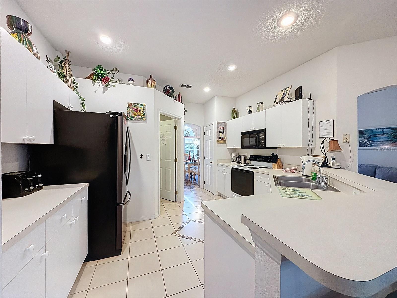 Image 6 of 26 For 936 Montana Avenue