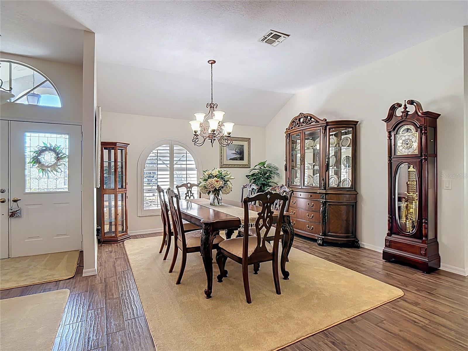 Image 13 of 52 For 220 College Grove Circle Ne