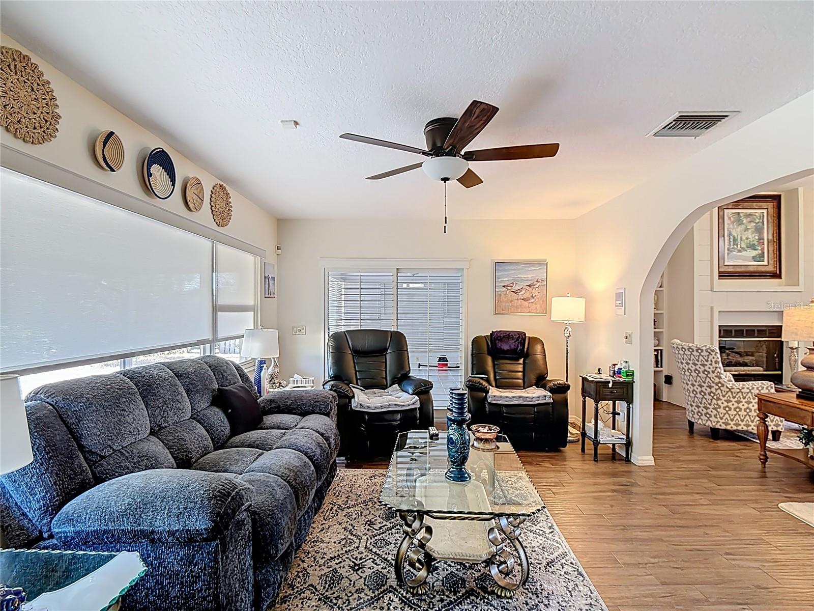 Image 17 of 52 For 220 College Grove Circle Ne