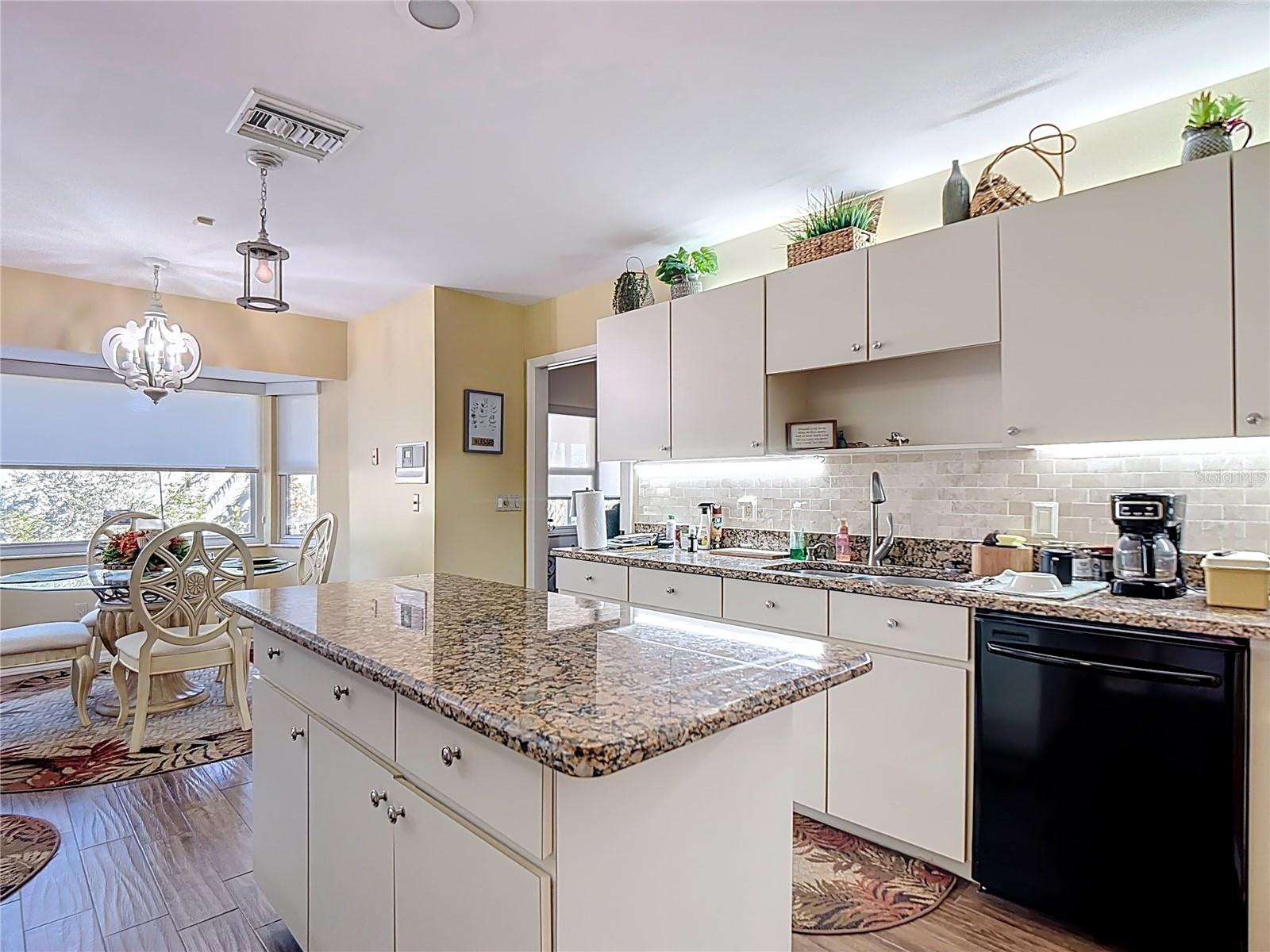 Image 19 of 52 For 220 College Grove Circle Ne