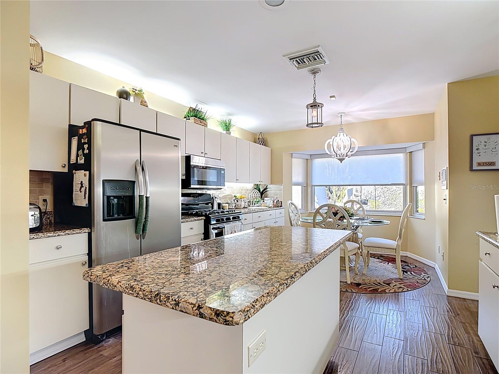 Image 20 of 52 For 220 College Grove Circle Ne