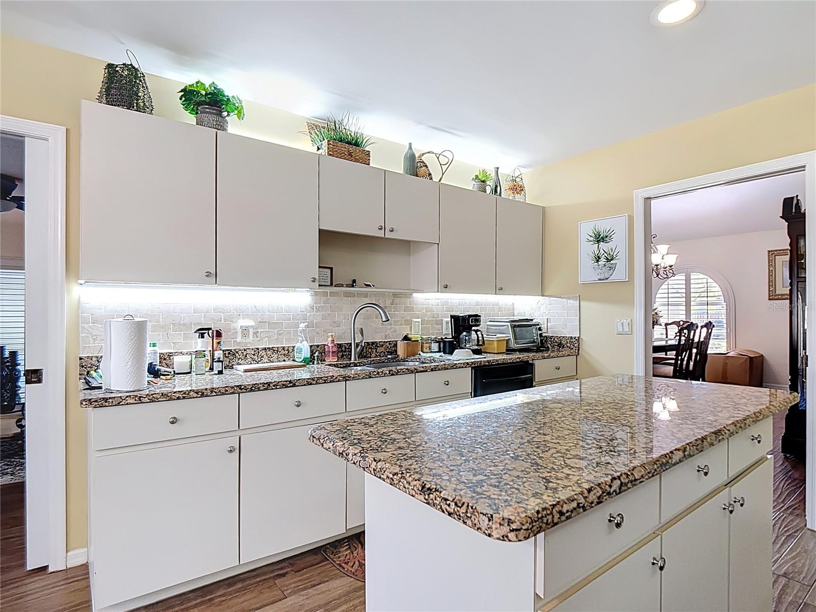 Image 21 of 52 For 220 College Grove Circle Ne