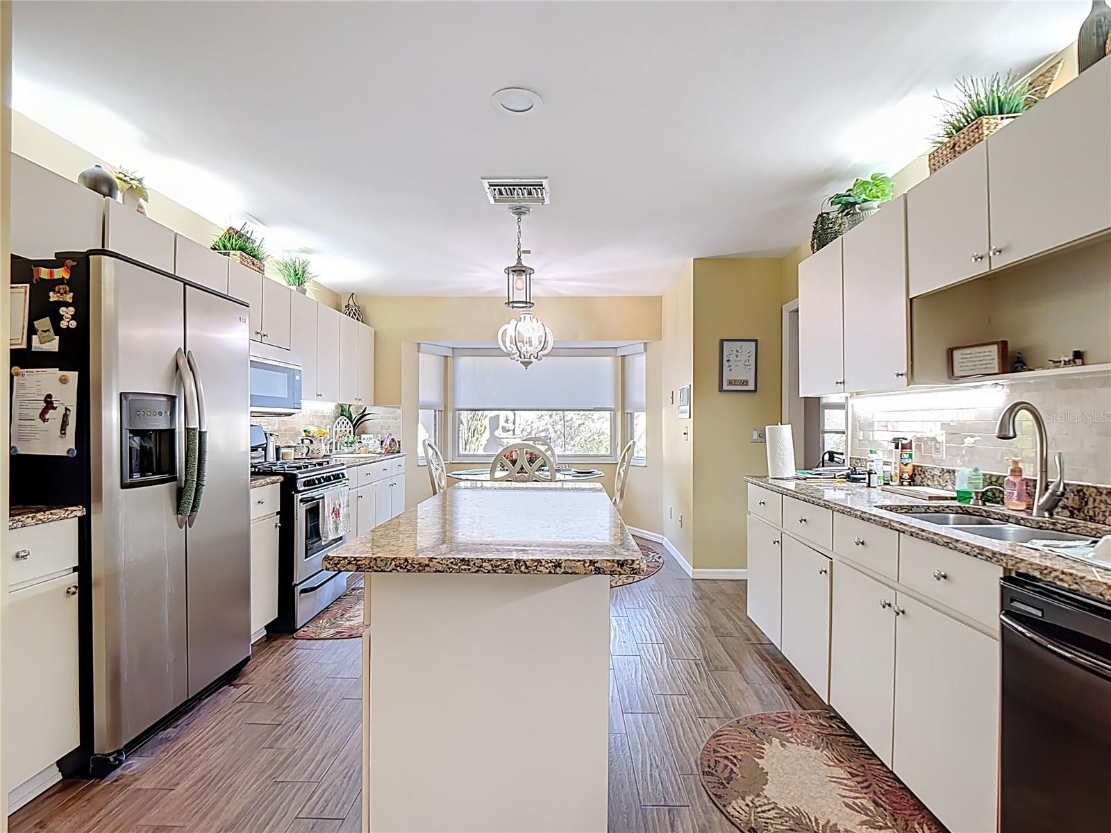 Image 22 of 52 For 220 College Grove Circle Ne