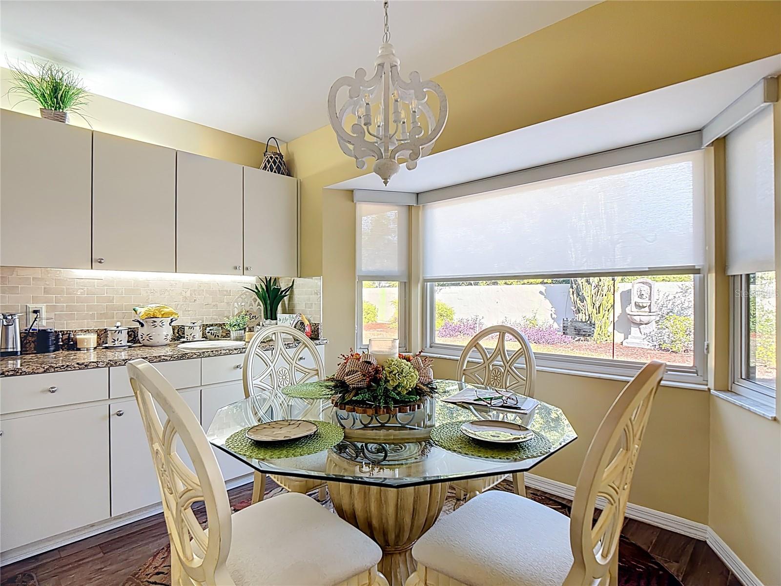 Image 23 of 52 For 220 College Grove Circle Ne