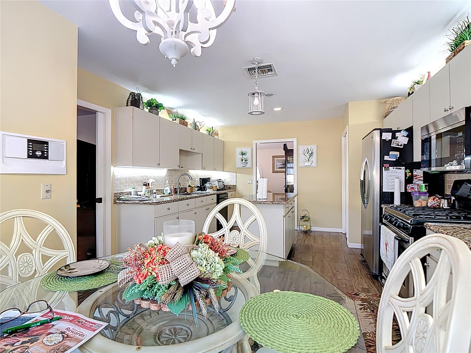 Image 24 of 52 For 220 College Grove Circle Ne