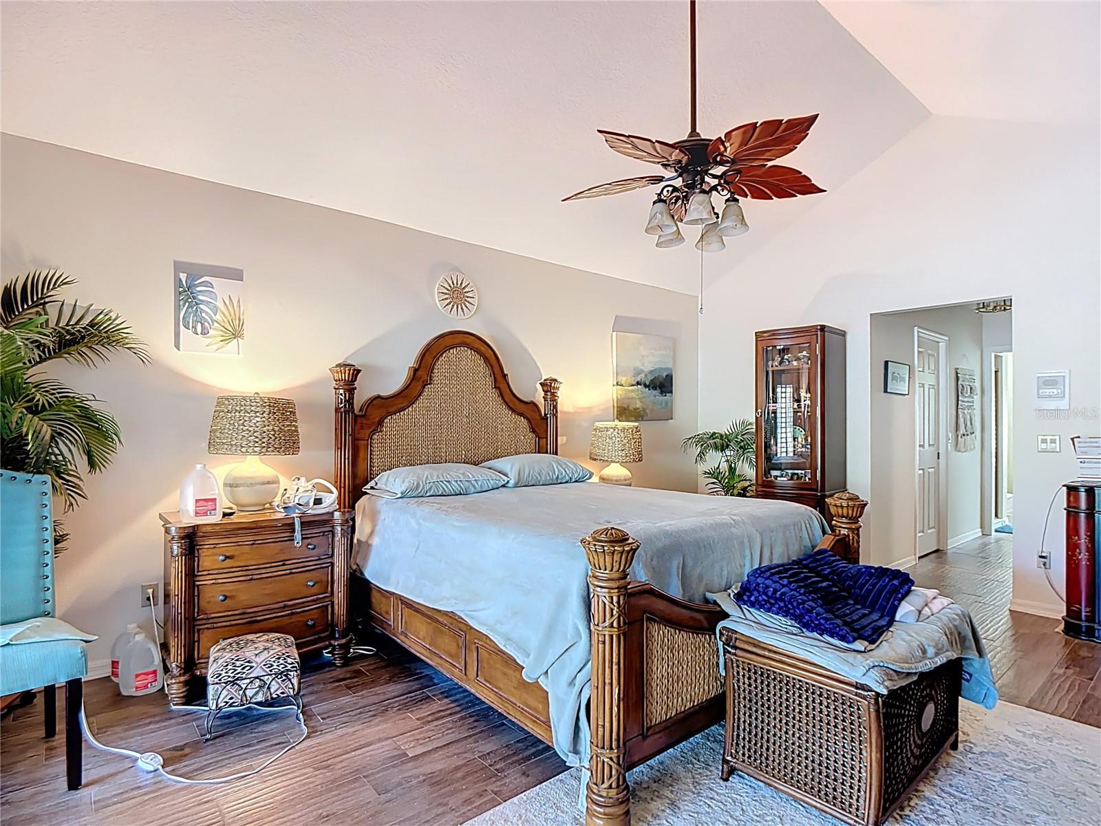 Image 25 of 52 For 220 College Grove Circle Ne