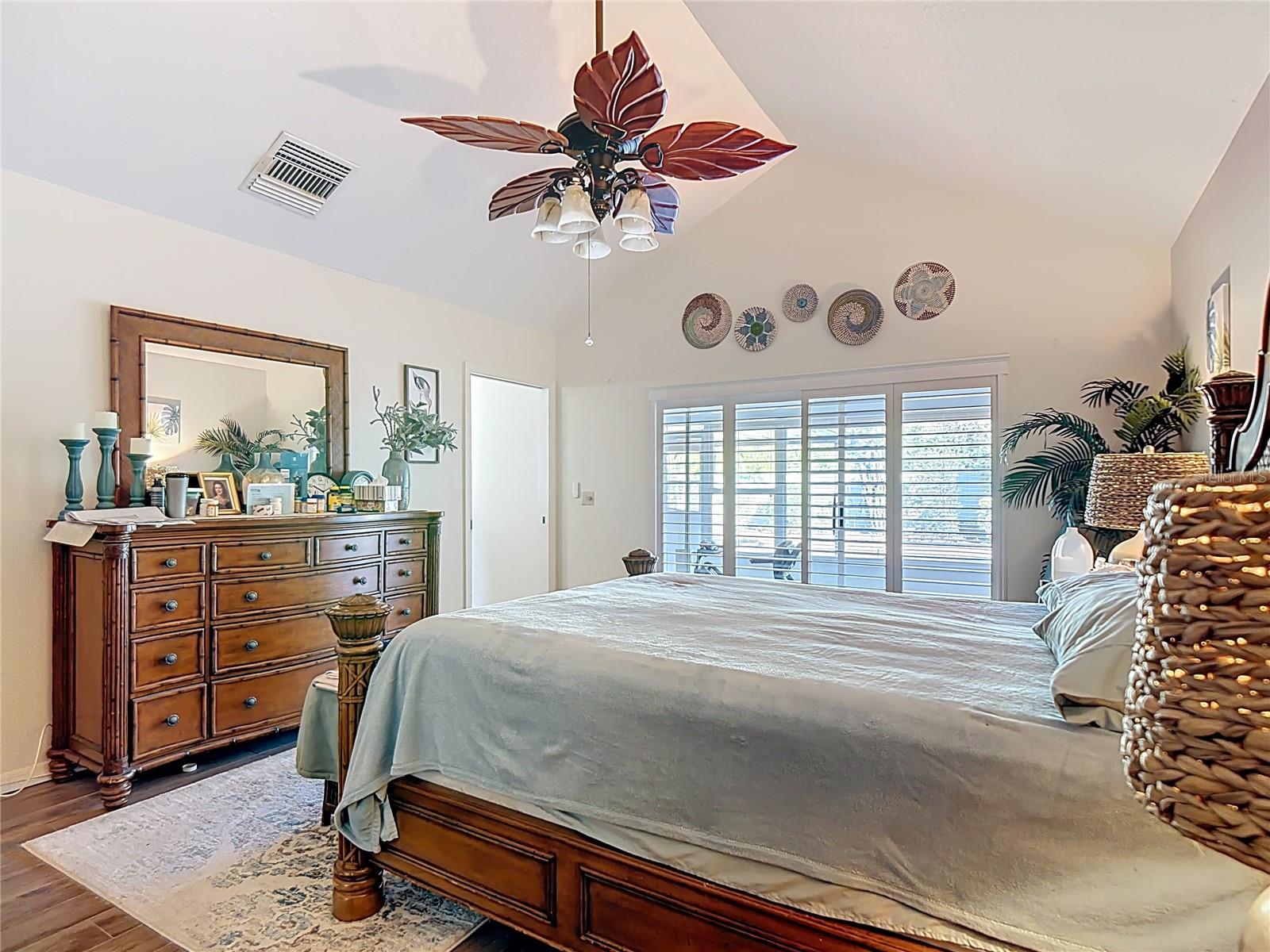 Image 27 of 52 For 220 College Grove Circle Ne