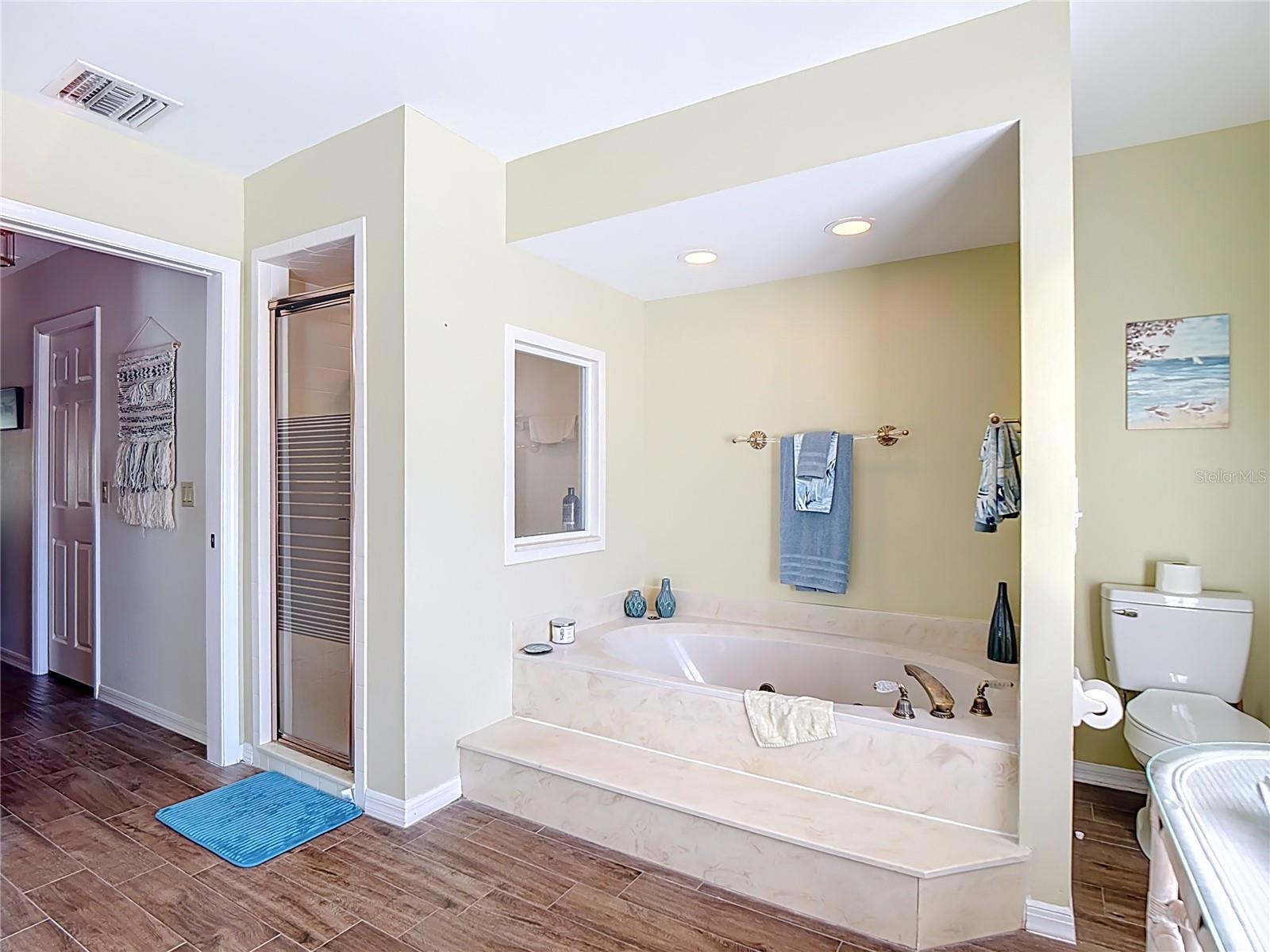 Image 30 of 52 For 220 College Grove Circle Ne