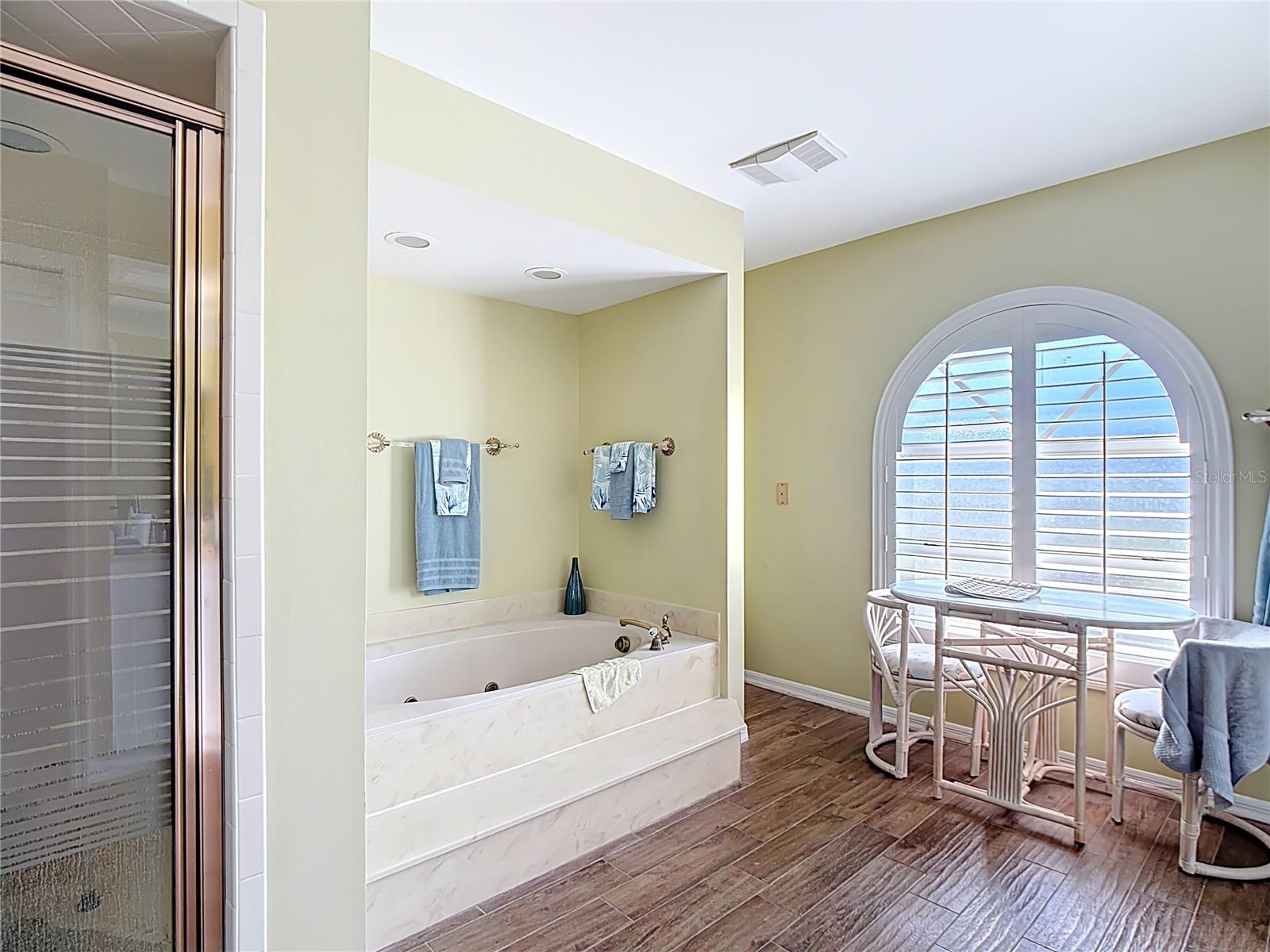 Image 31 of 52 For 220 College Grove Circle Ne