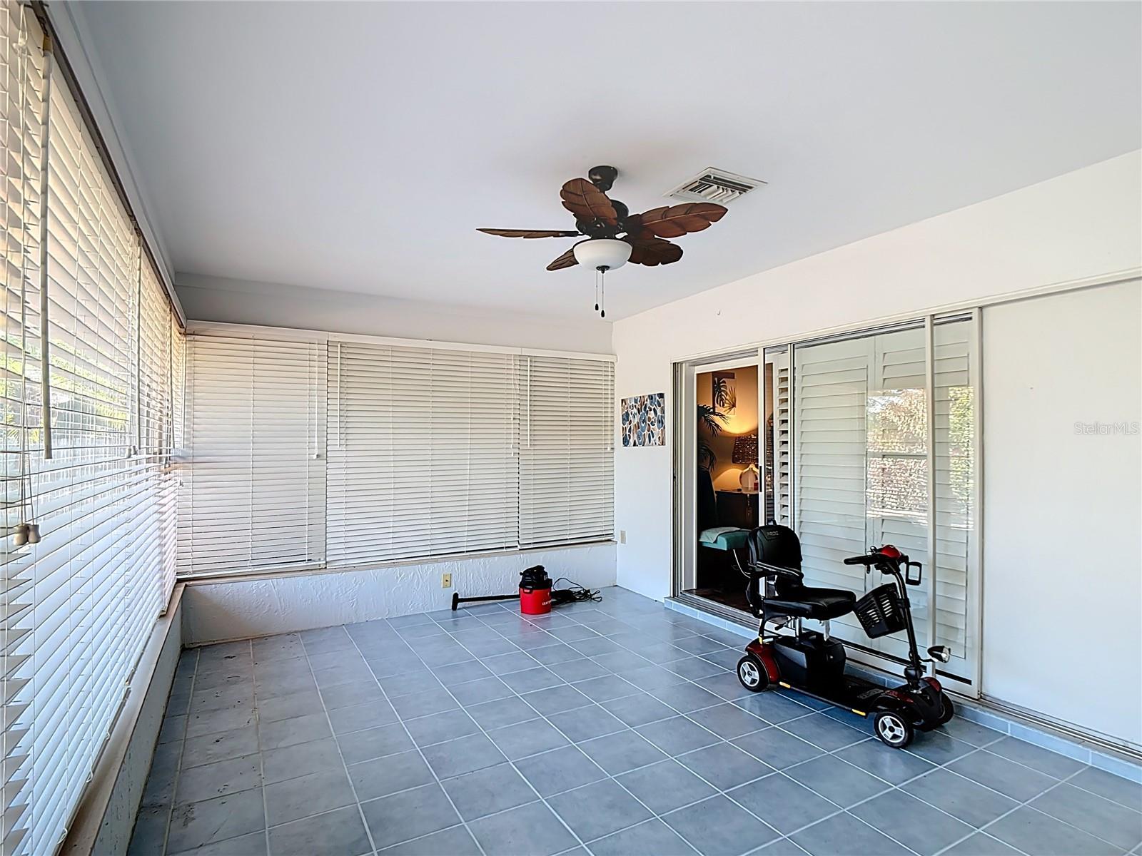 Image 34 of 52 For 220 College Grove Circle Ne