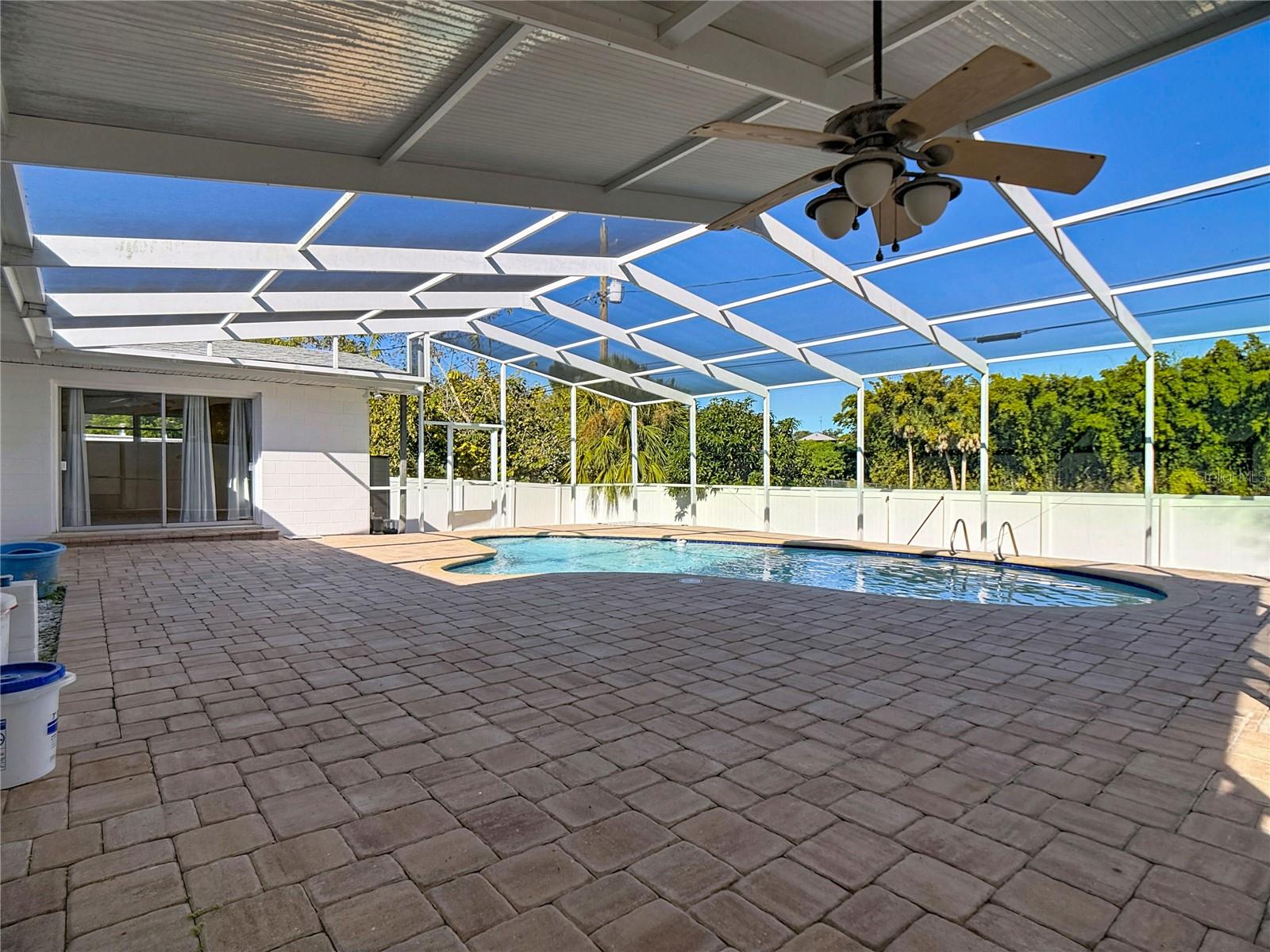 Image 27 of 60 For 807 Avenue L Se