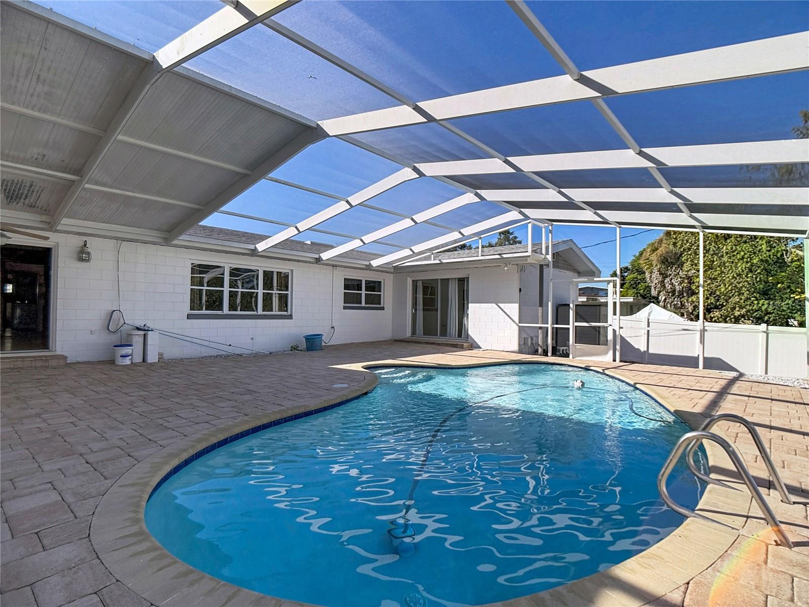 Image 28 of 60 For 807 Avenue L Se