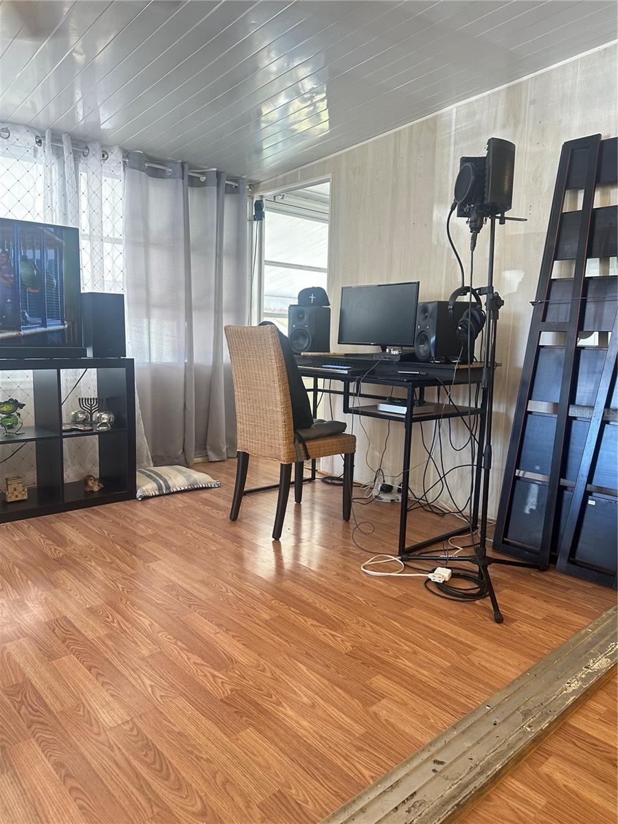 Image 10 of 18 For 73 Fairview Drive S