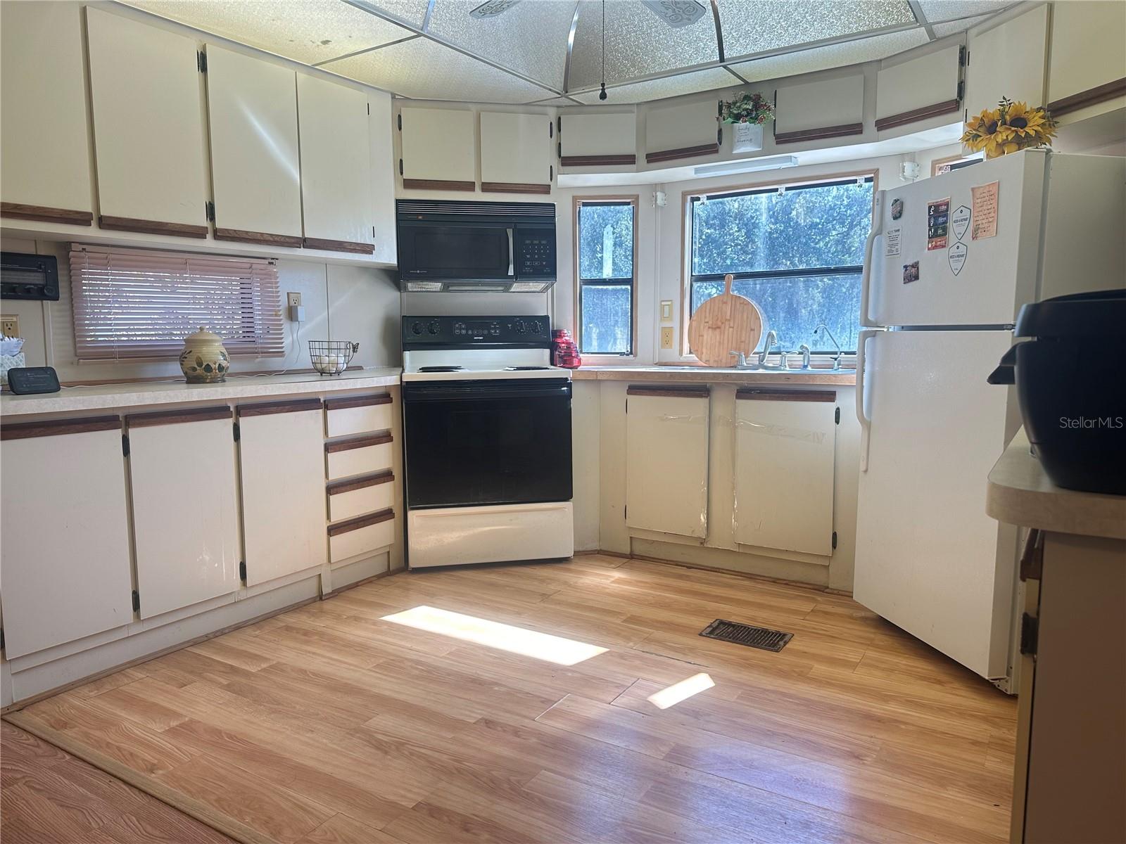 Image 12 of 18 For 73 Fairview Drive S