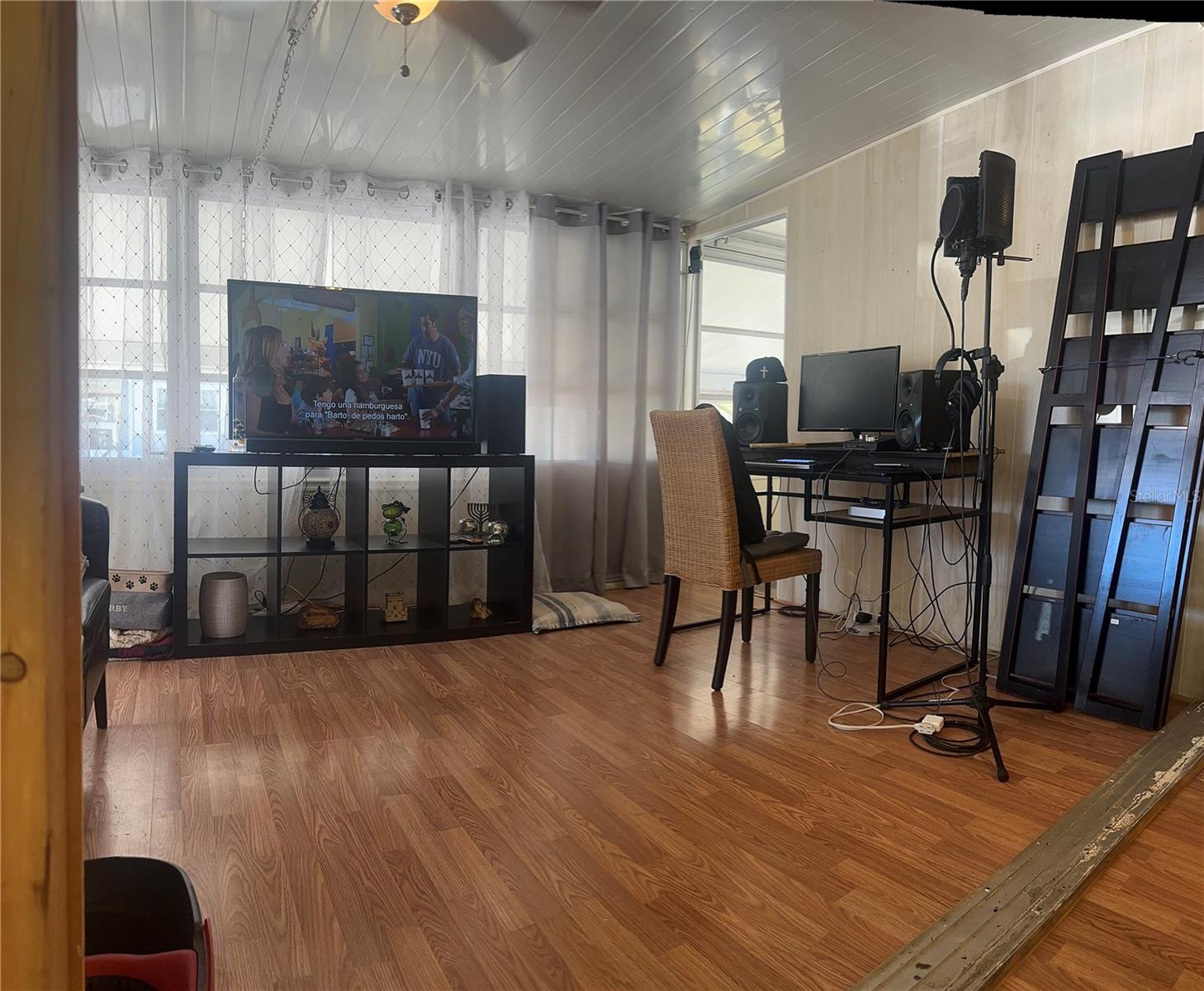 Image 4 of 18 For 73 Fairview Drive S