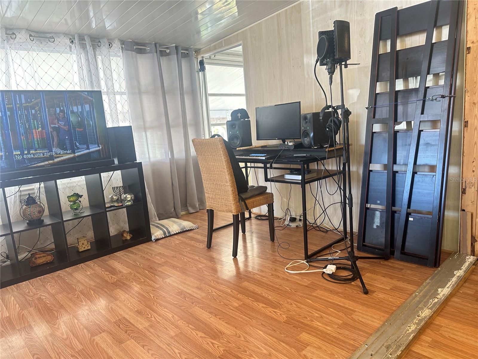 Image 6 of 18 For 73 Fairview Drive S