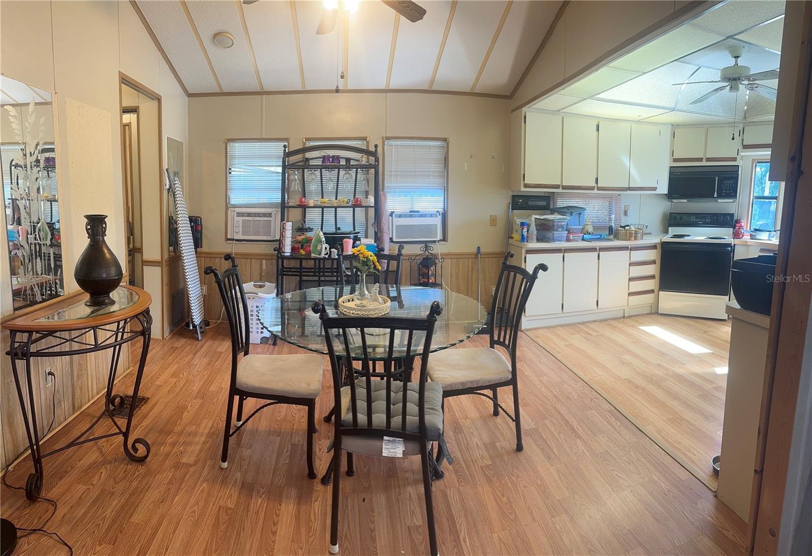 Image 8 of 18 For 73 Fairview Drive S