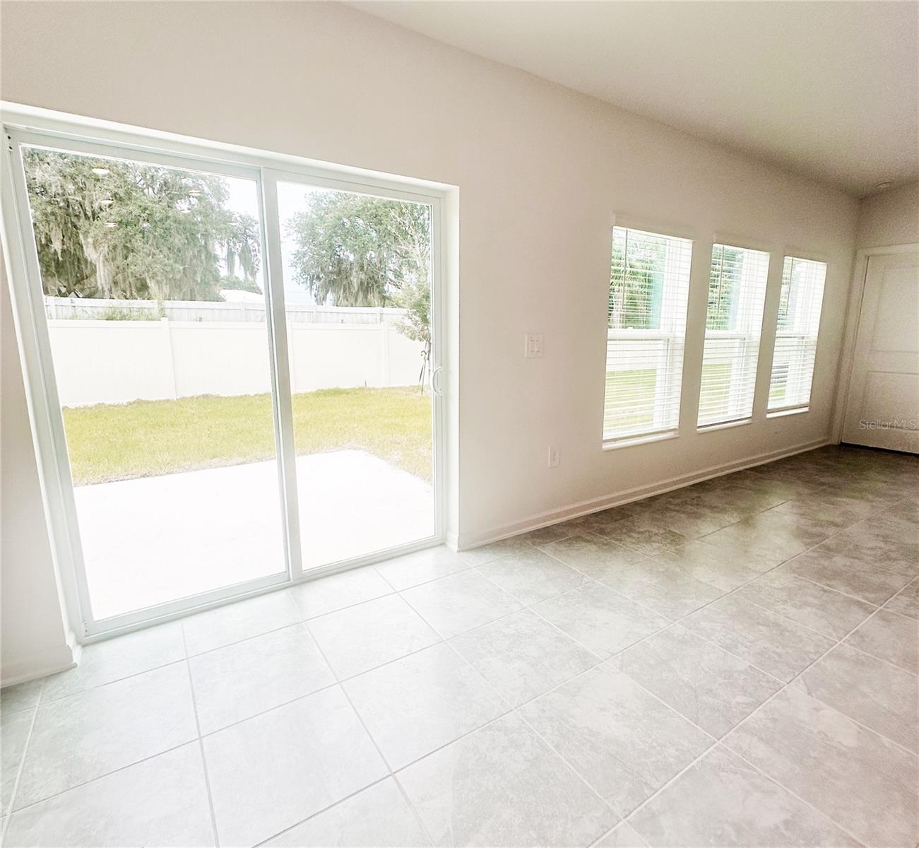 Image 4 of 12 For 1153 Deepwater Cir