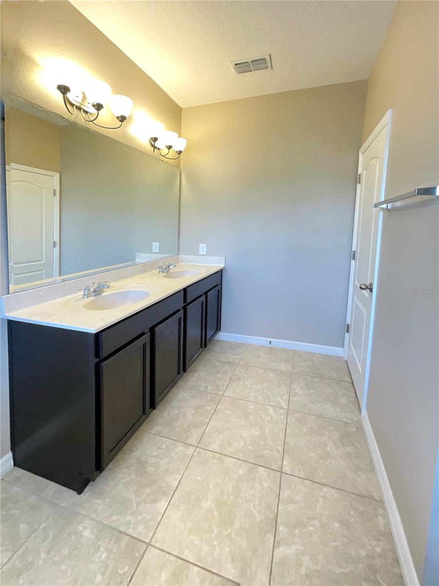 Image 23 of 41 For 1611 Mohegan Boulevard