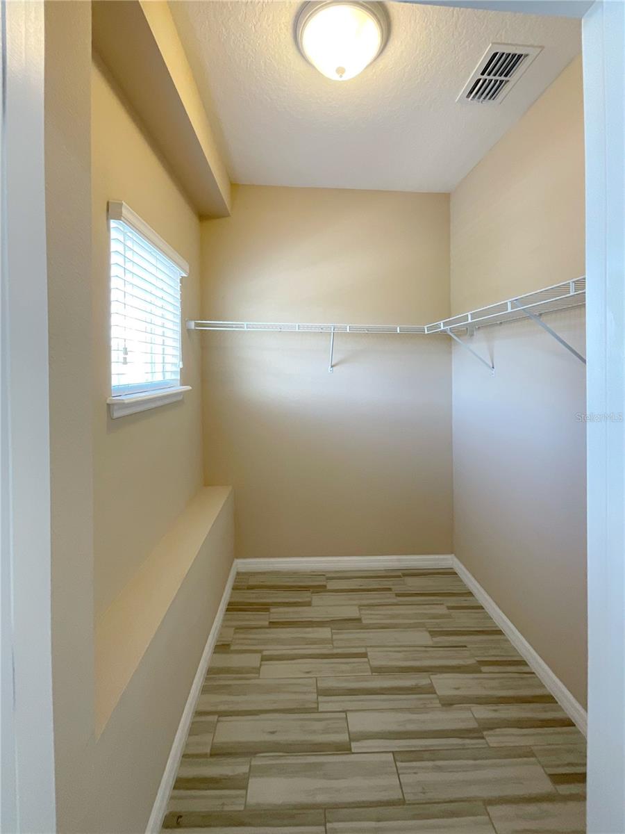 Image 26 of 41 For 1611 Mohegan Boulevard