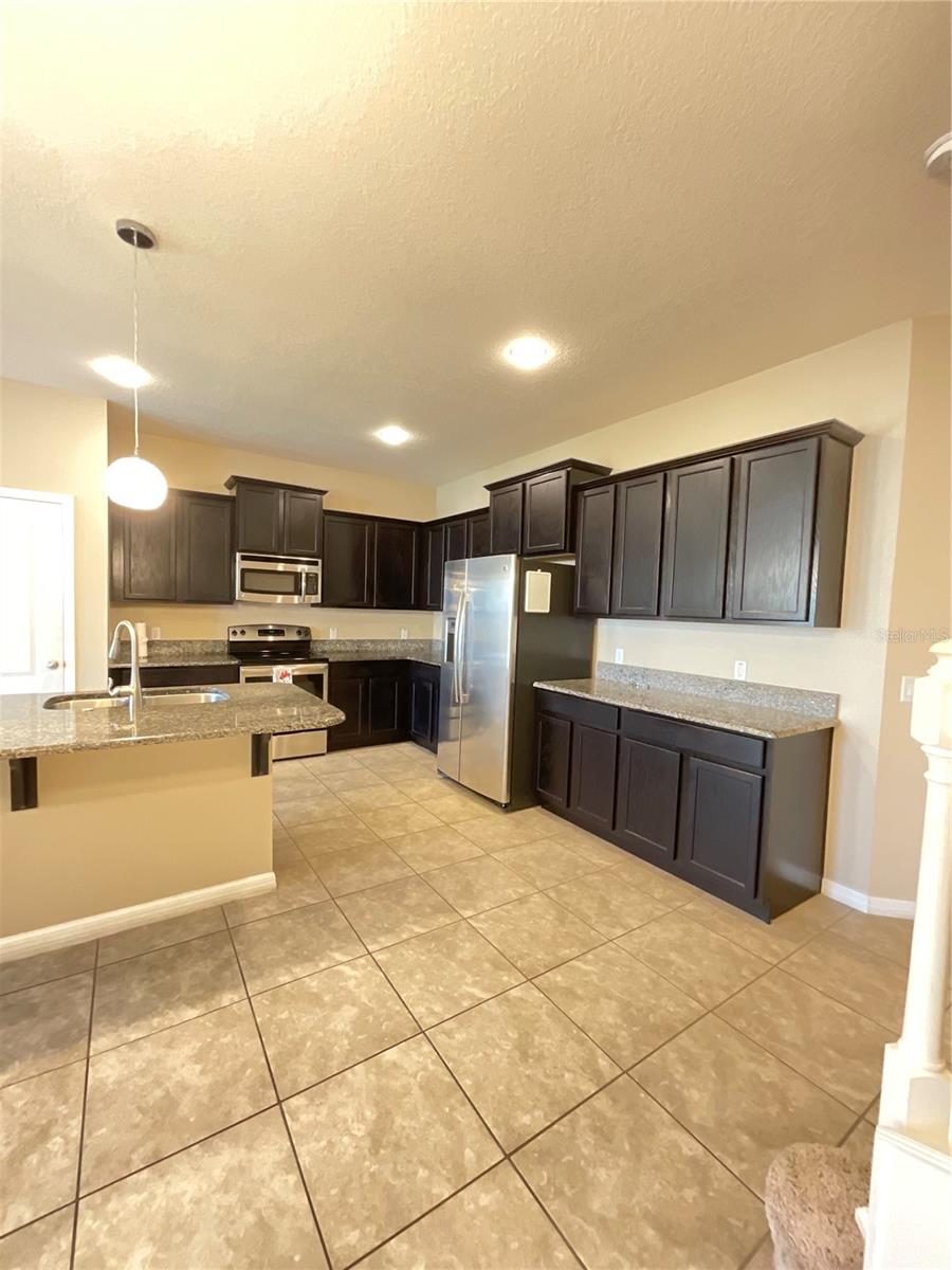 Image 4 of 41 For 1611 Mohegan Boulevard