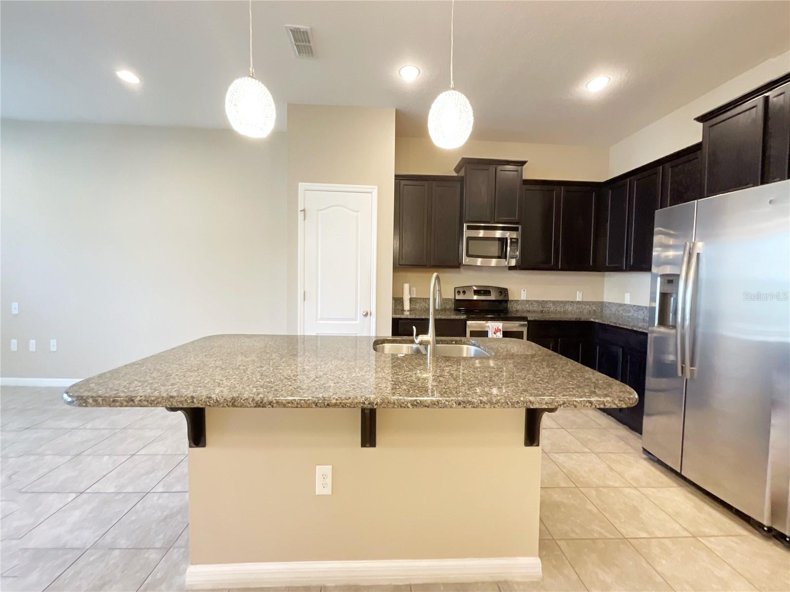 Image 5 of 41 For 1611 Mohegan Boulevard