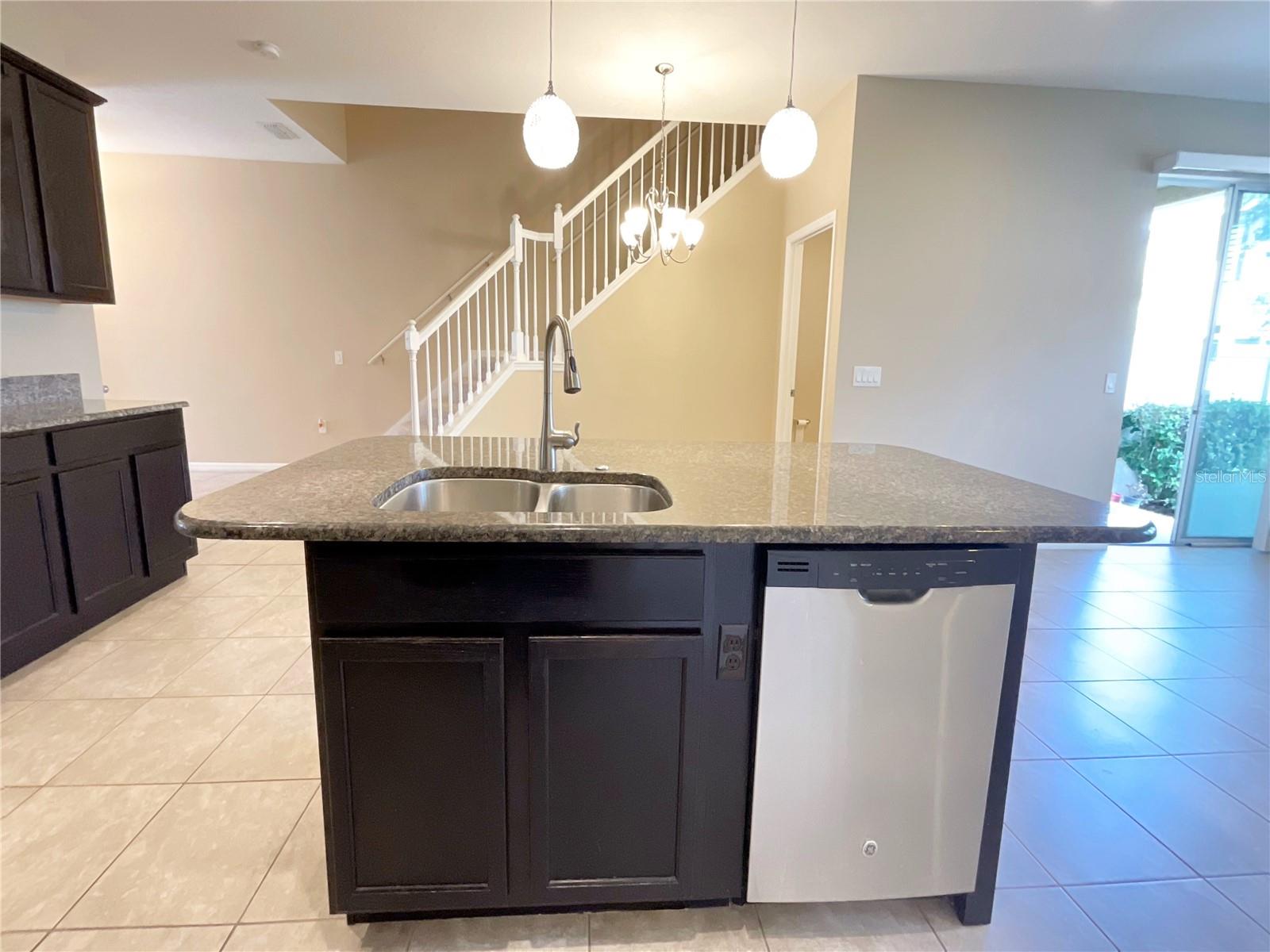 Image 6 of 41 For 1611 Mohegan Boulevard