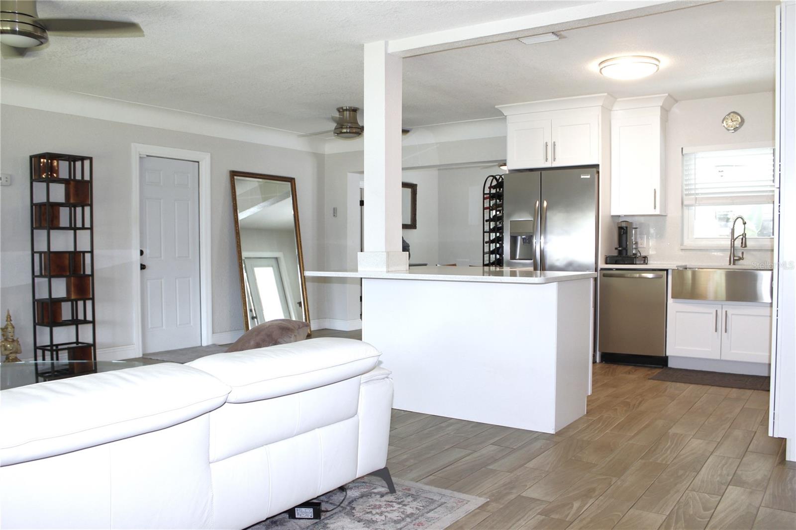 Listing photo id 9 for 3201 45th Street N