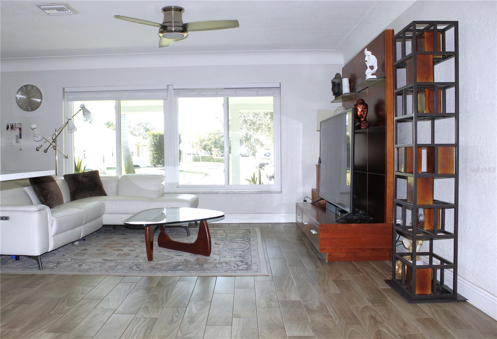 Listing photo id 10 for 3201 45th Street N