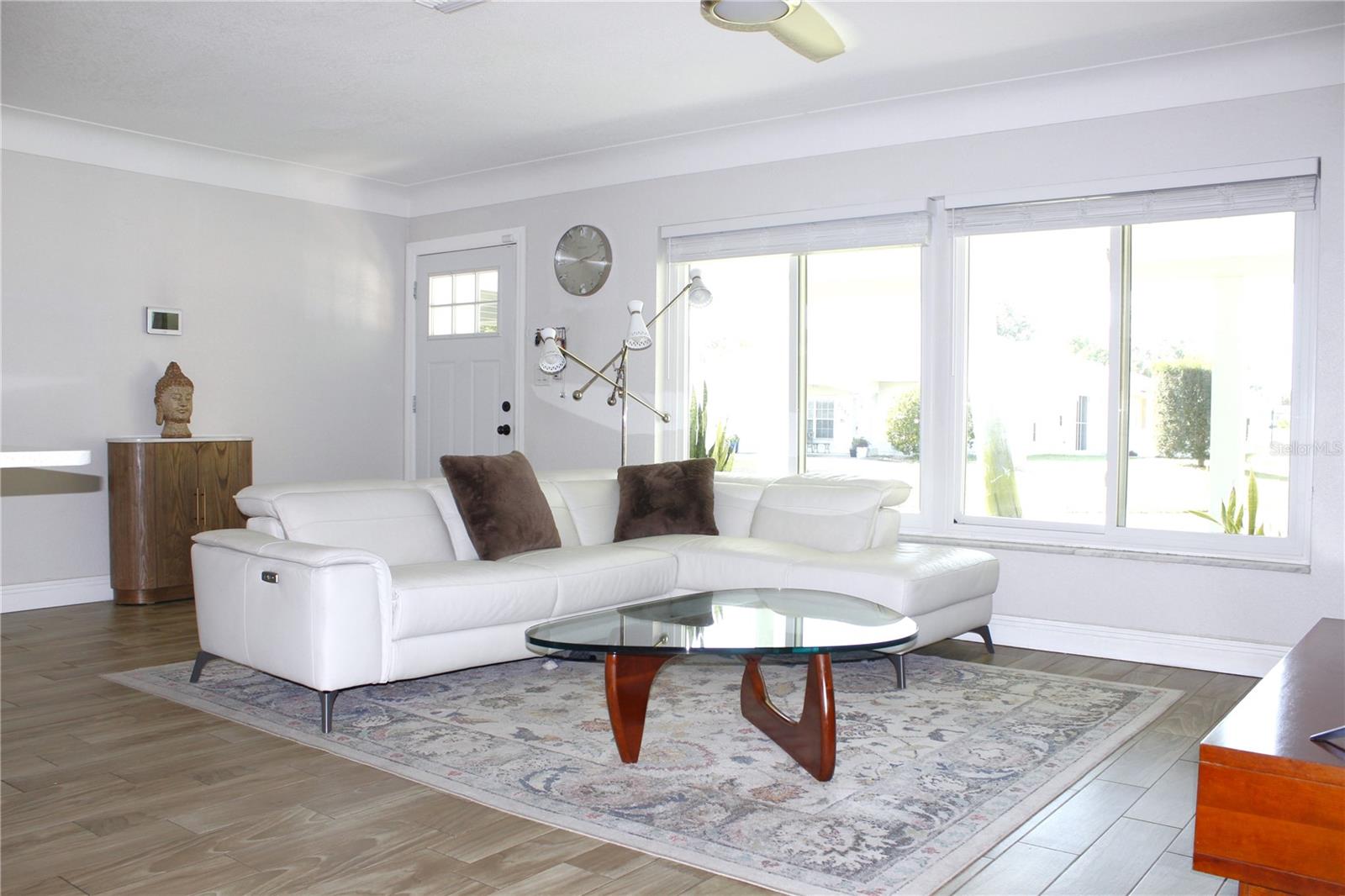 Listing photo id 11 for 3201 45th Street N