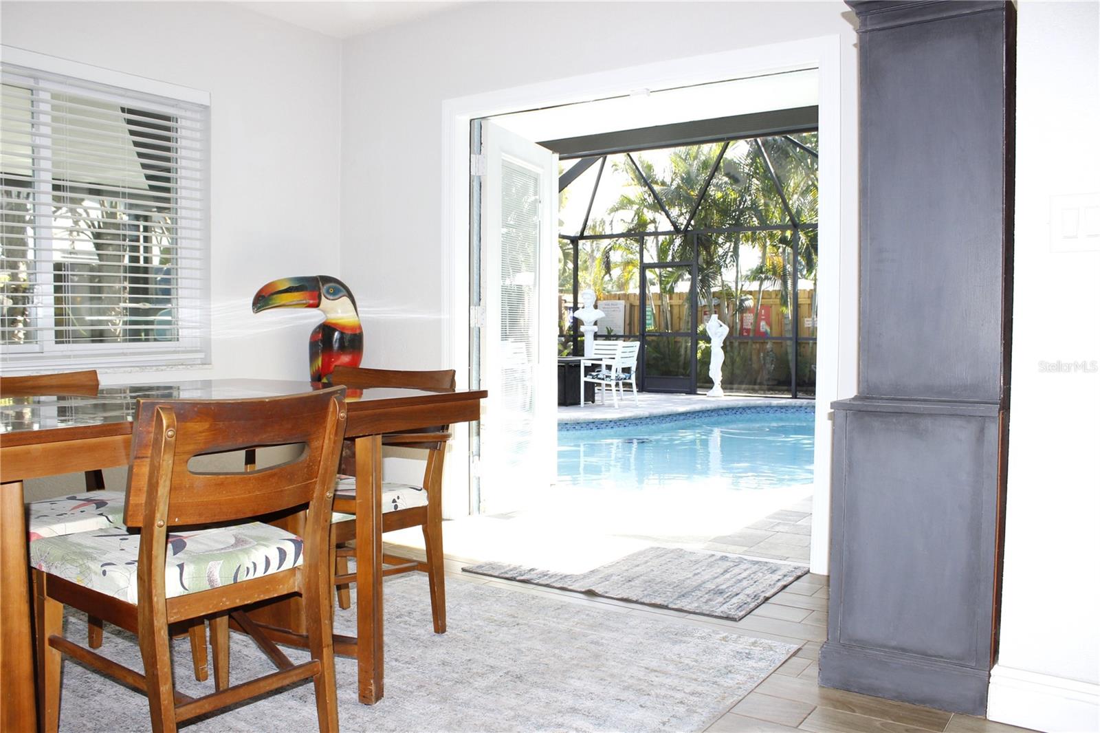 Listing photo id 15 for 3201 45th Street N