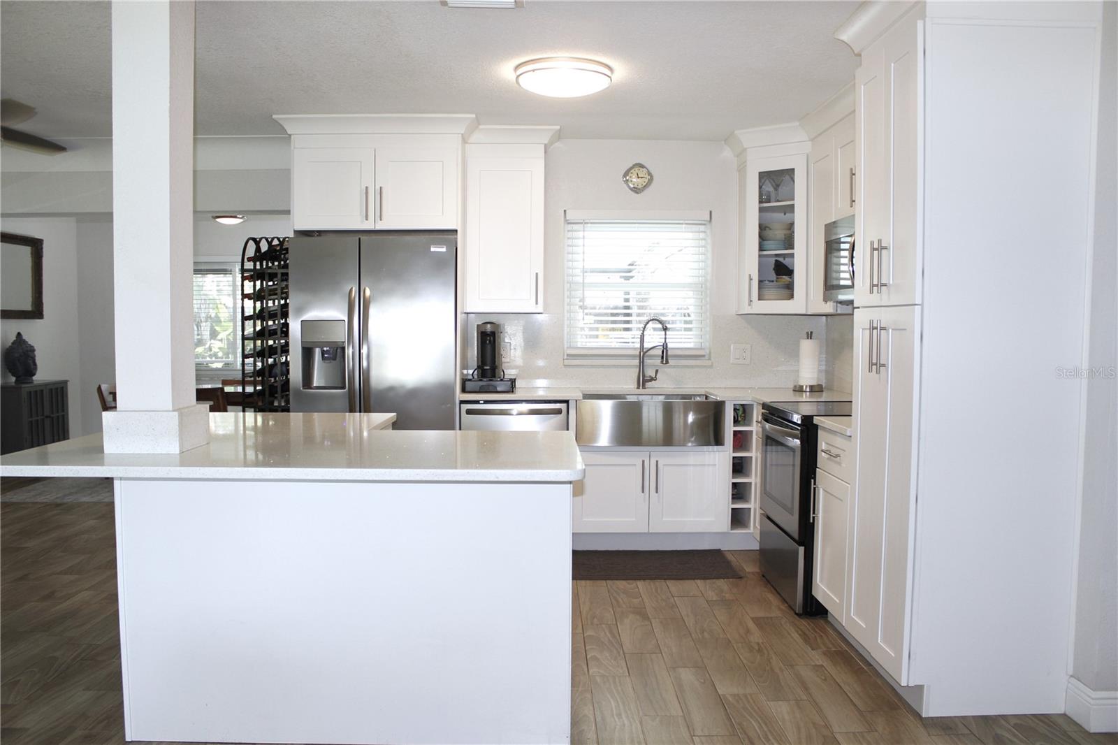 Listing photo id 17 for 3201 45th Street N