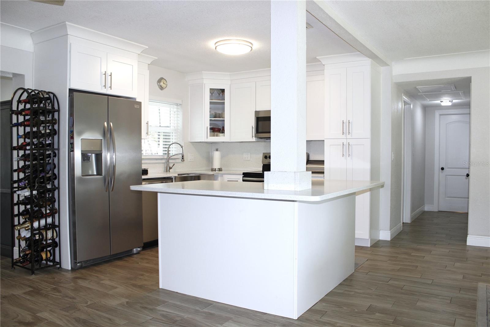 Listing photo id 18 for 3201 45th Street N