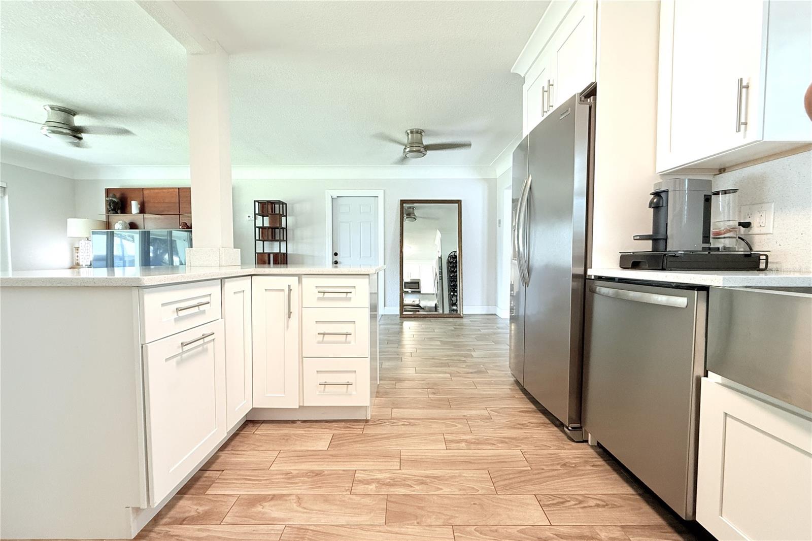 Listing photo id 20 for 3201 45th Street N