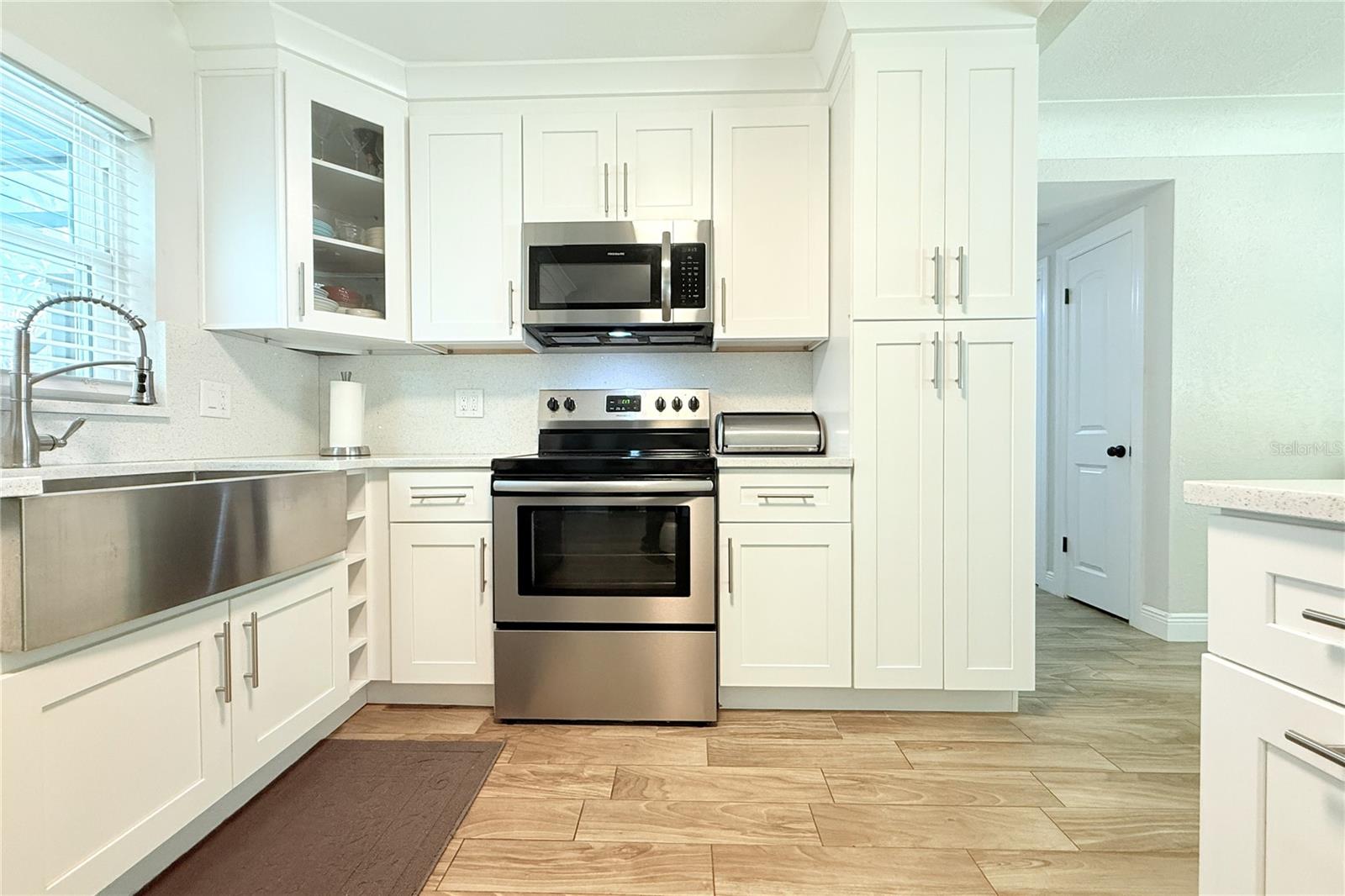 Listing photo id 21 for 3201 45th Street N