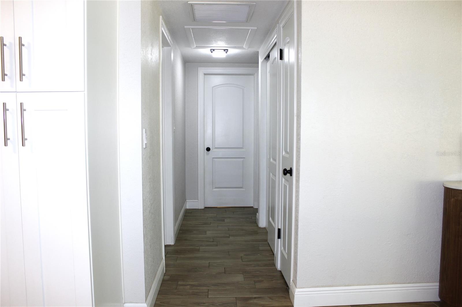 Listing photo id 23 for 3201 45th Street N