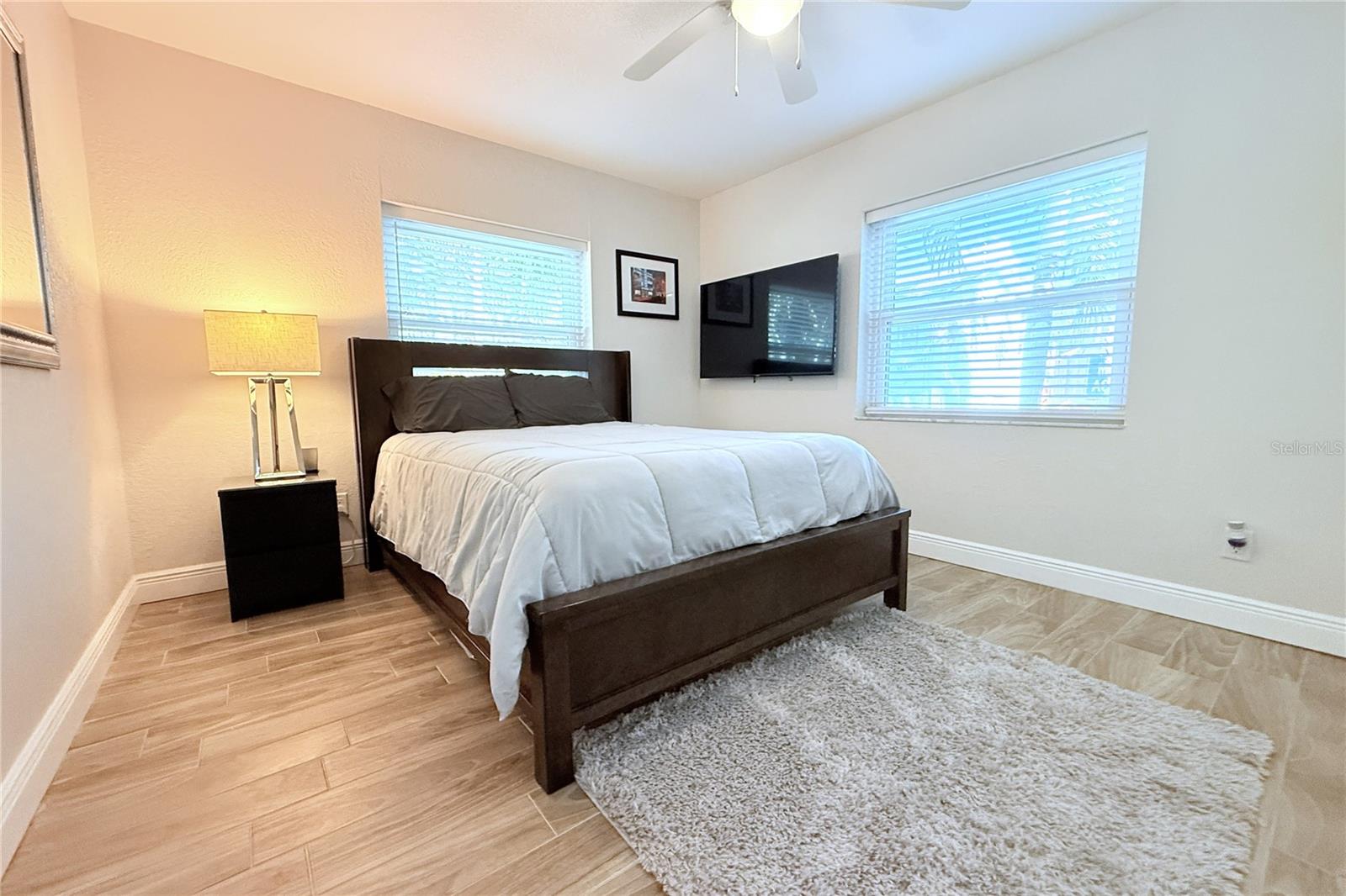 Listing photo id 24 for 3201 45th Street N