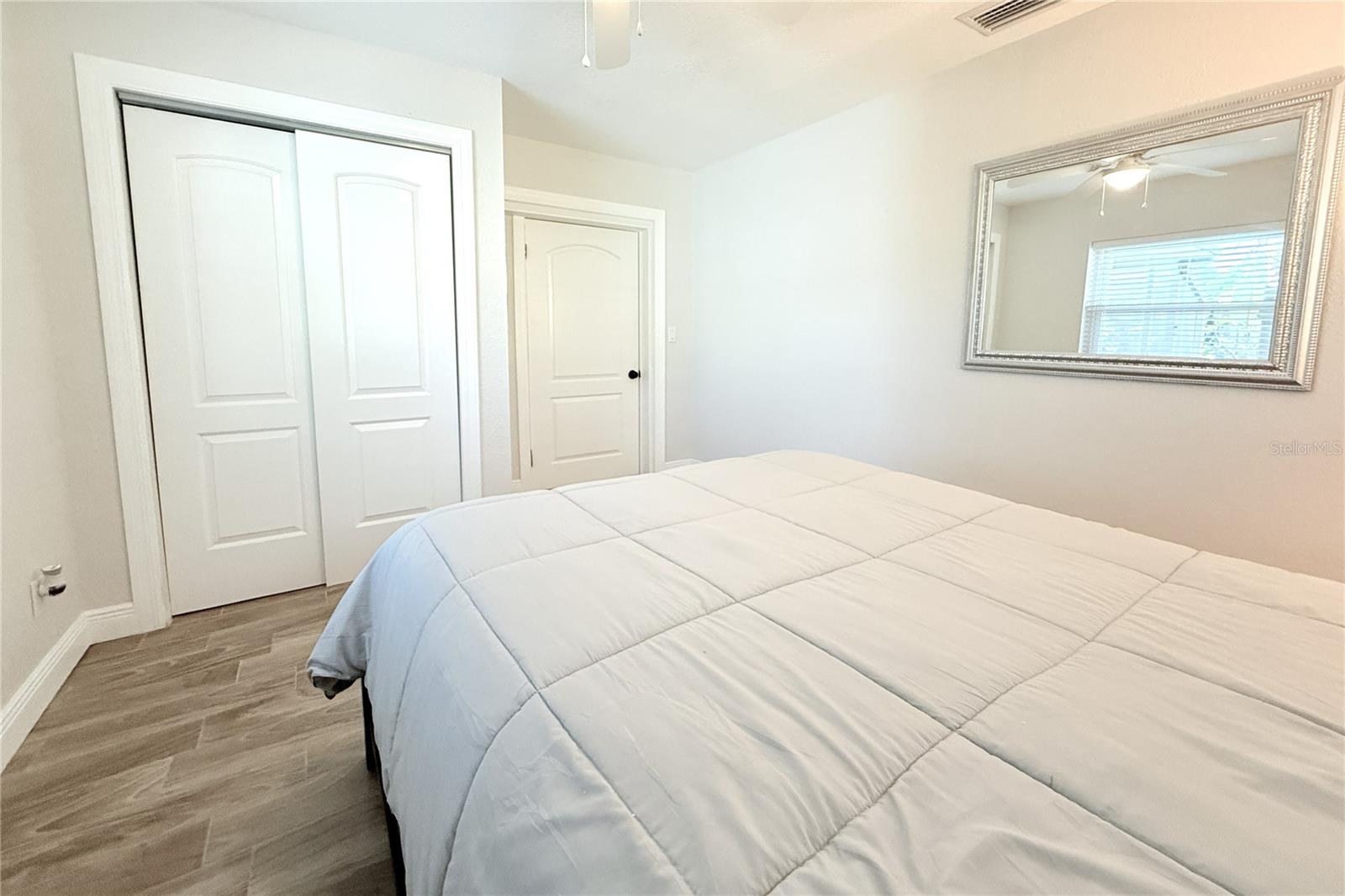 Listing photo id 25 for 3201 45th Street N