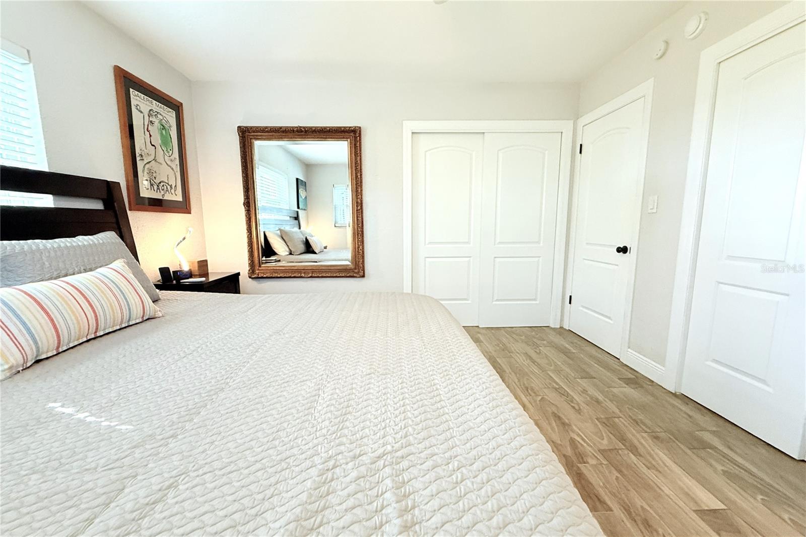 Listing photo id 29 for 3201 45th Street N