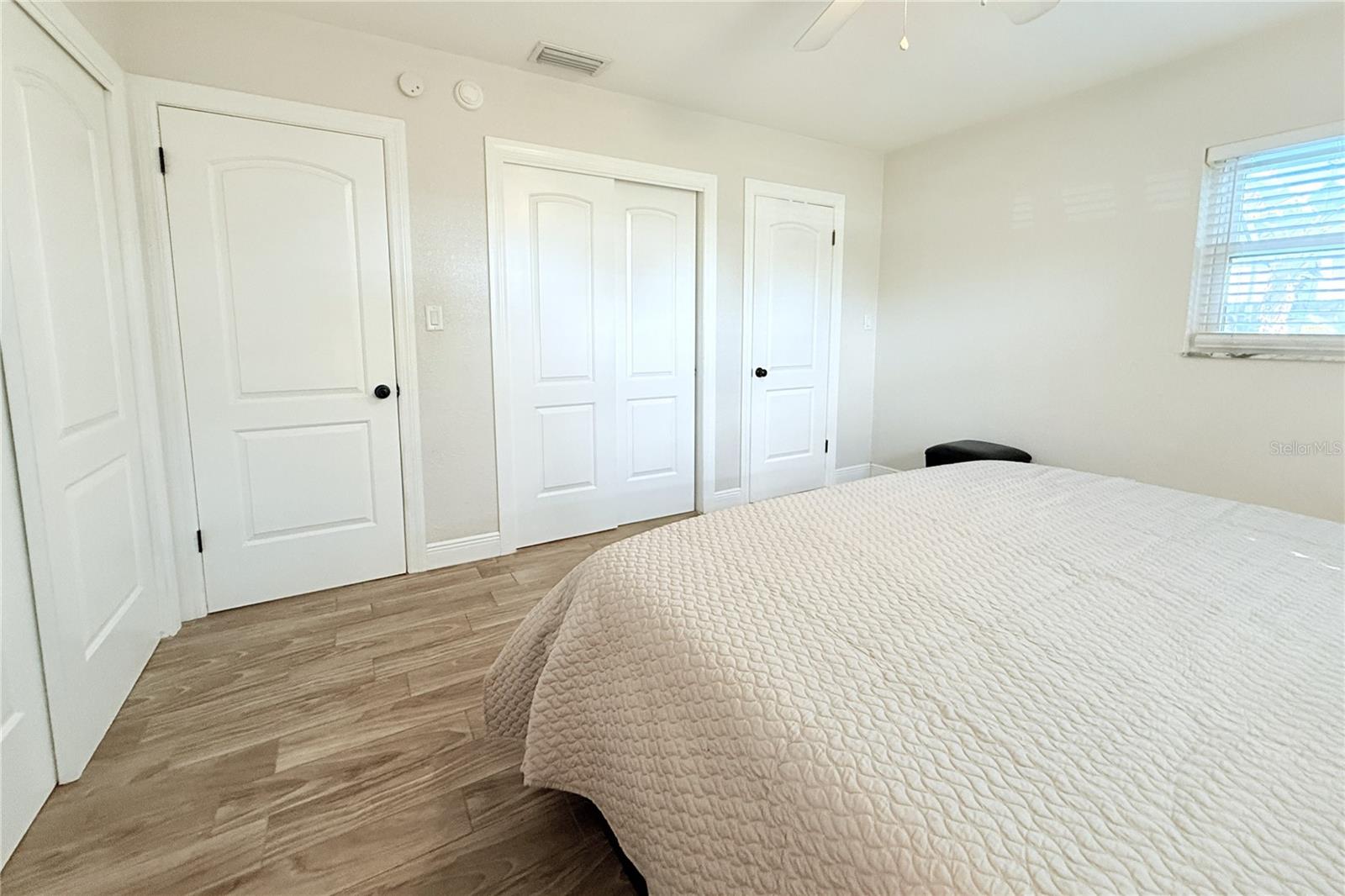 Listing photo id 30 for 3201 45th Street N