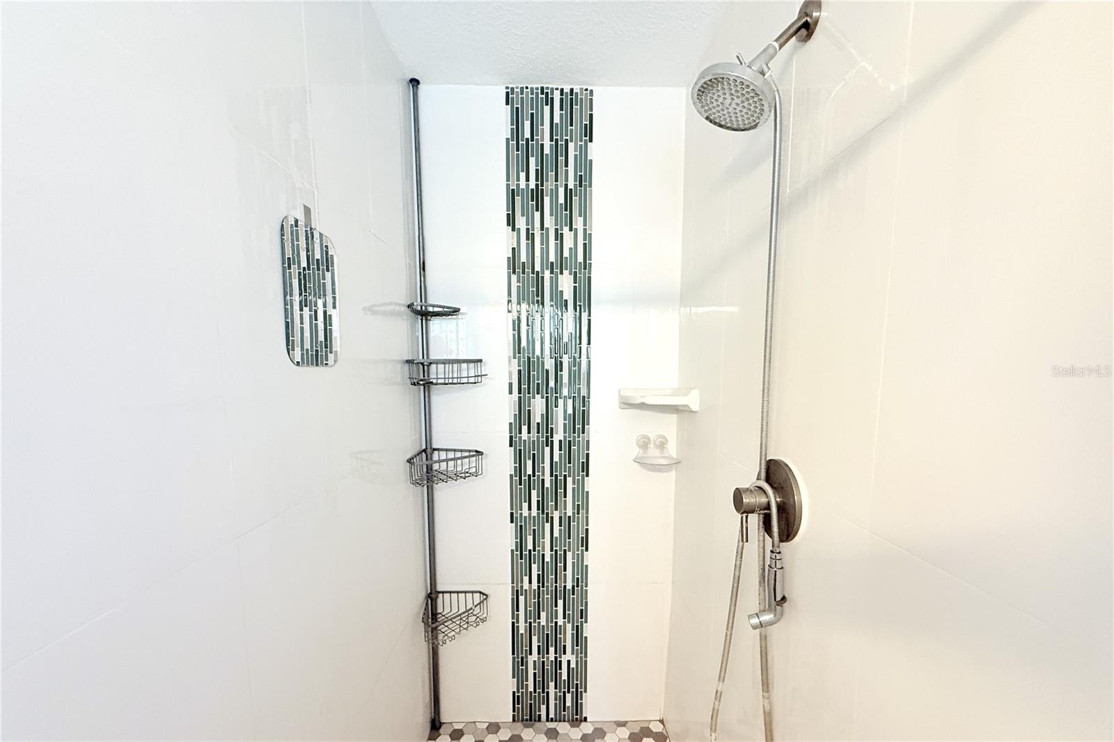 Listing photo id 34 for 3201 45th Street N