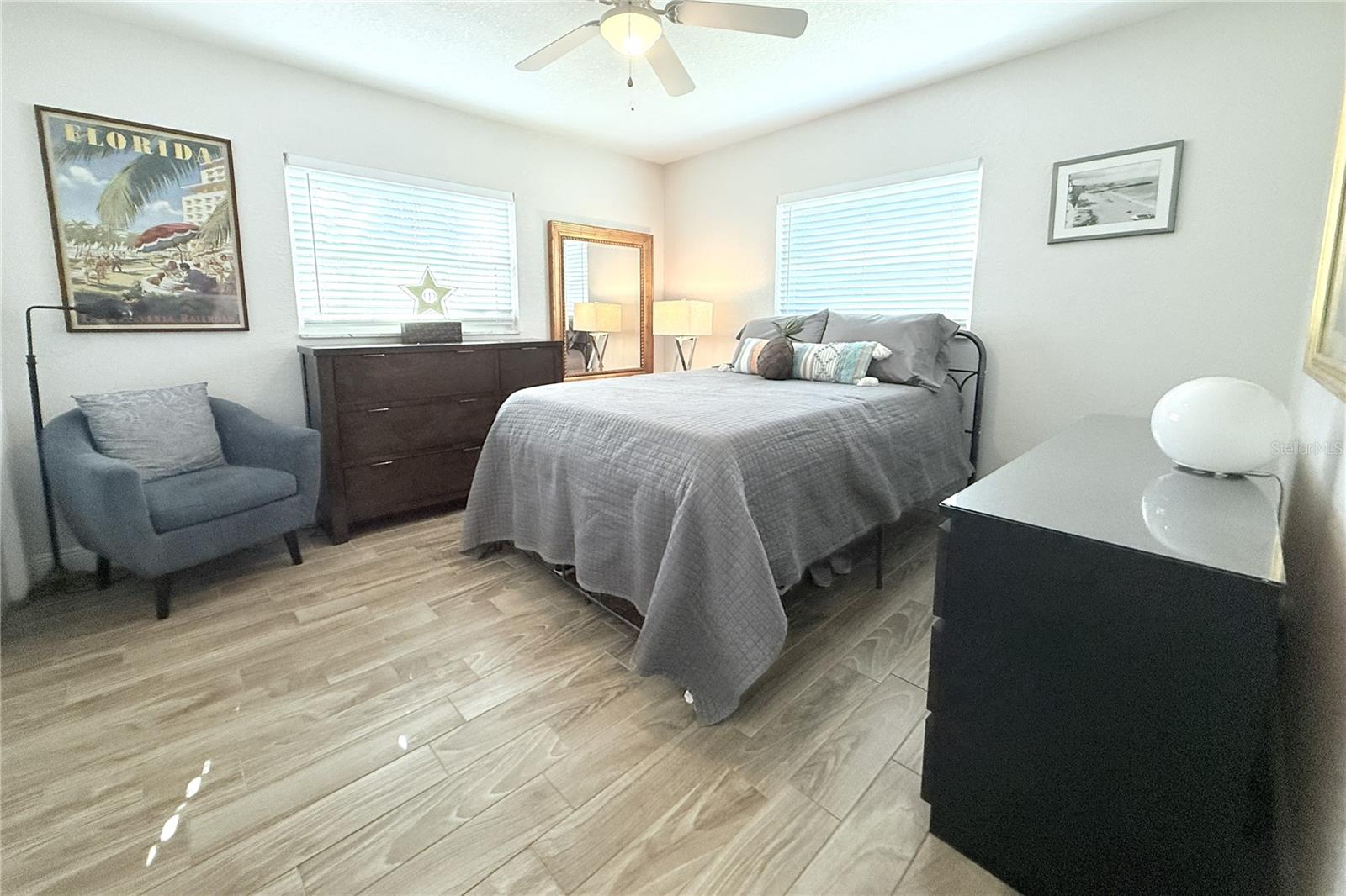 Listing photo id 35 for 3201 45th Street N