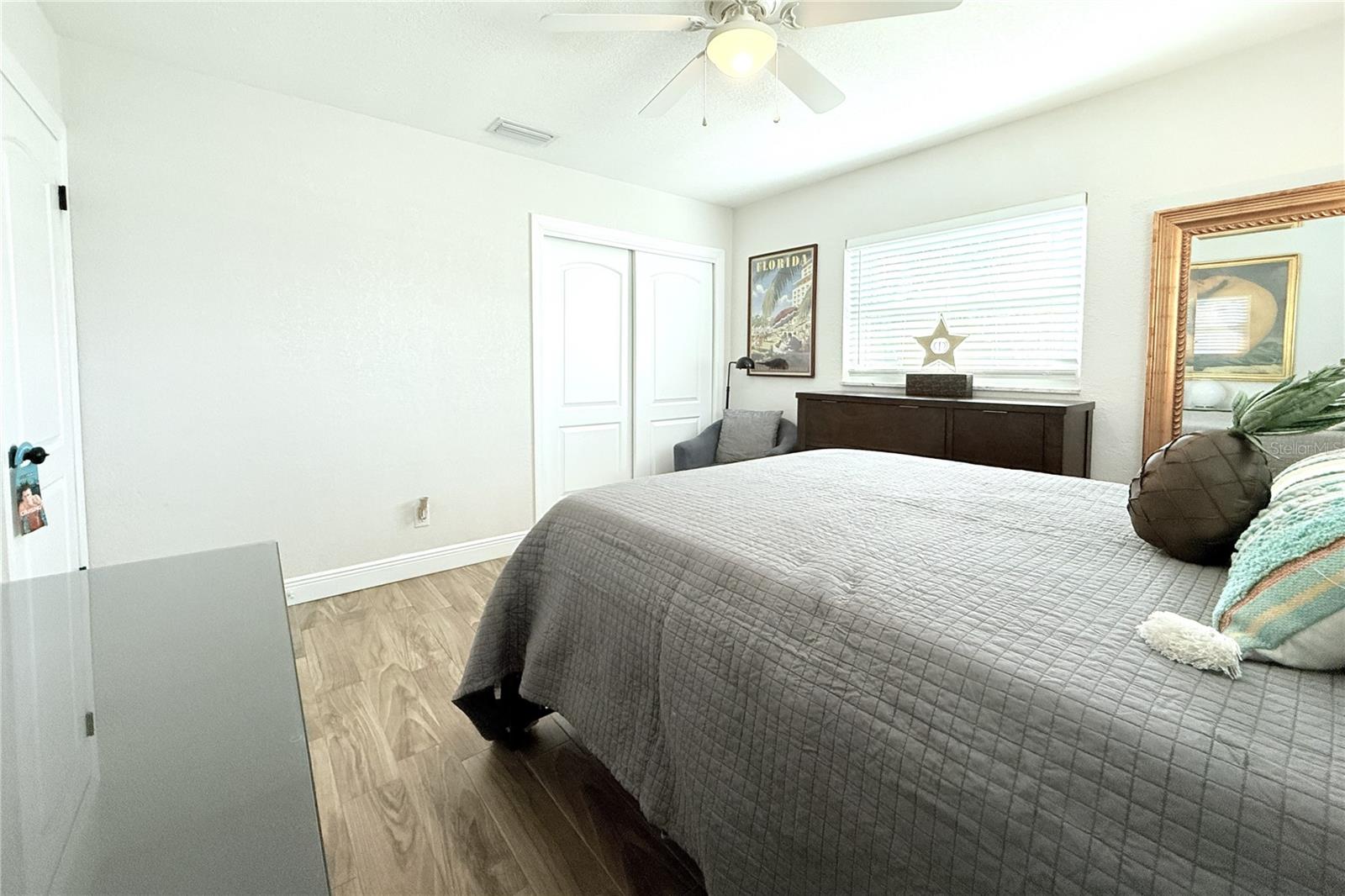 Listing photo id 36 for 3201 45th Street N