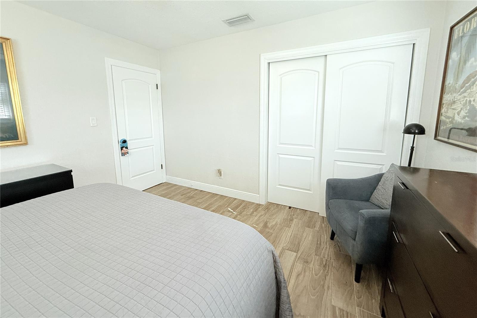 Listing photo id 37 for 3201 45th Street N