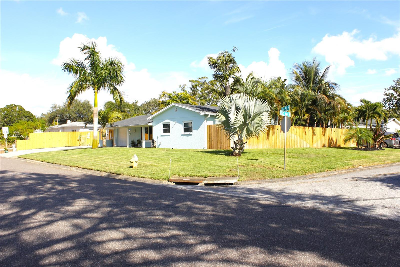 Listing photo id 2 for 3201 45th Street N