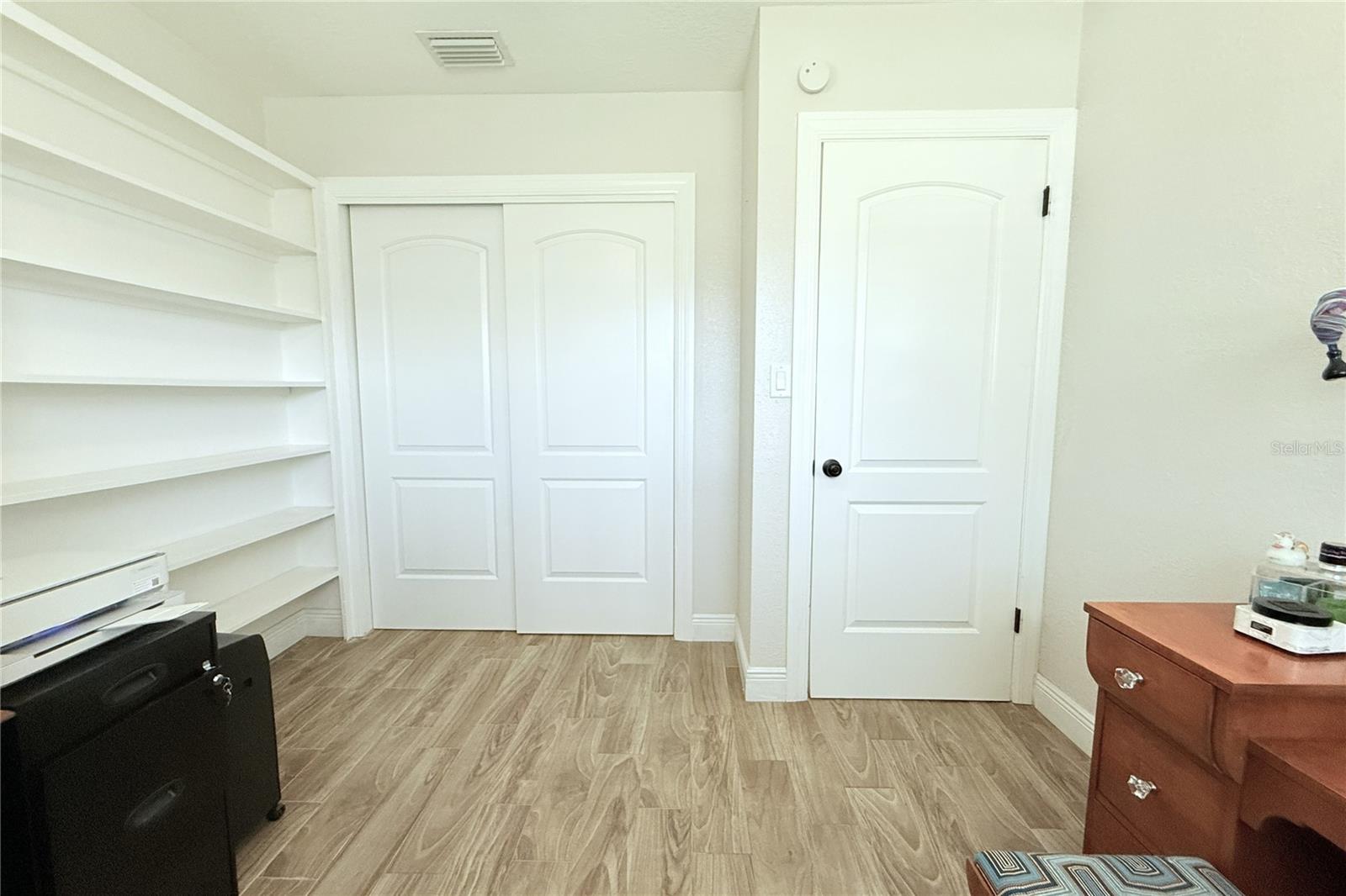 Listing photo id 38 for 3201 45th Street N