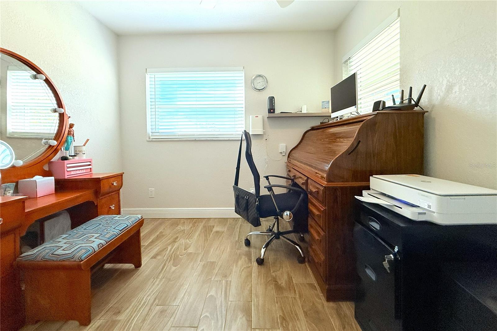 Listing photo id 40 for 3201 45th Street N