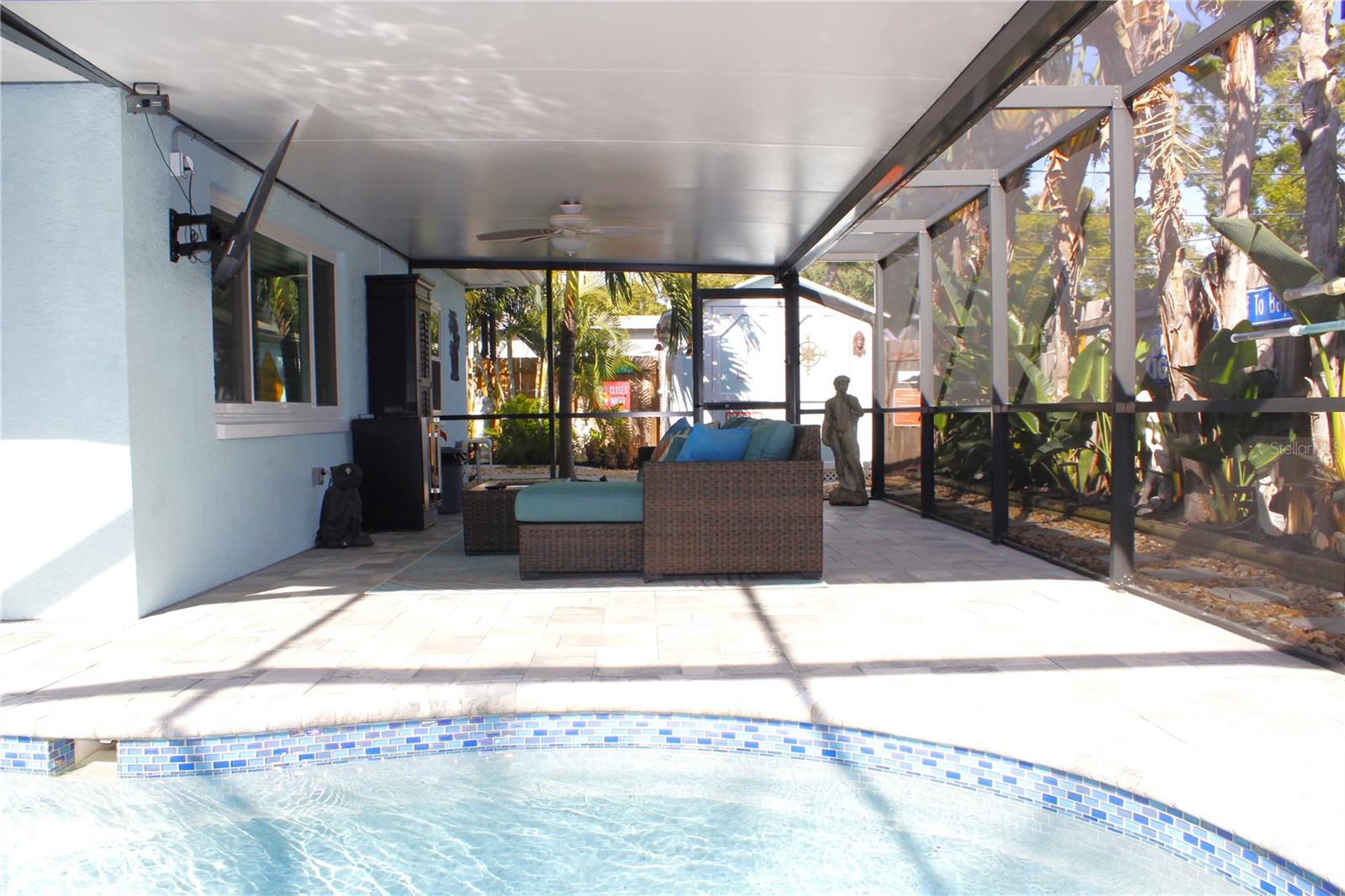 Listing photo id 41 for 3201 45th Street N