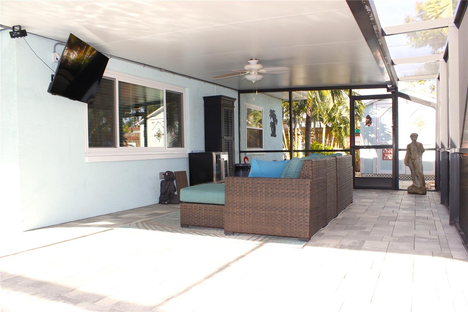 Listing photo id 43 for 3201 45th Street N