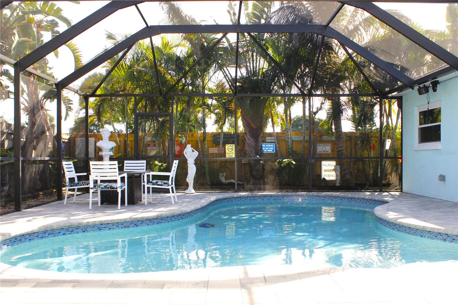 Listing photo id 45 for 3201 45th Street N